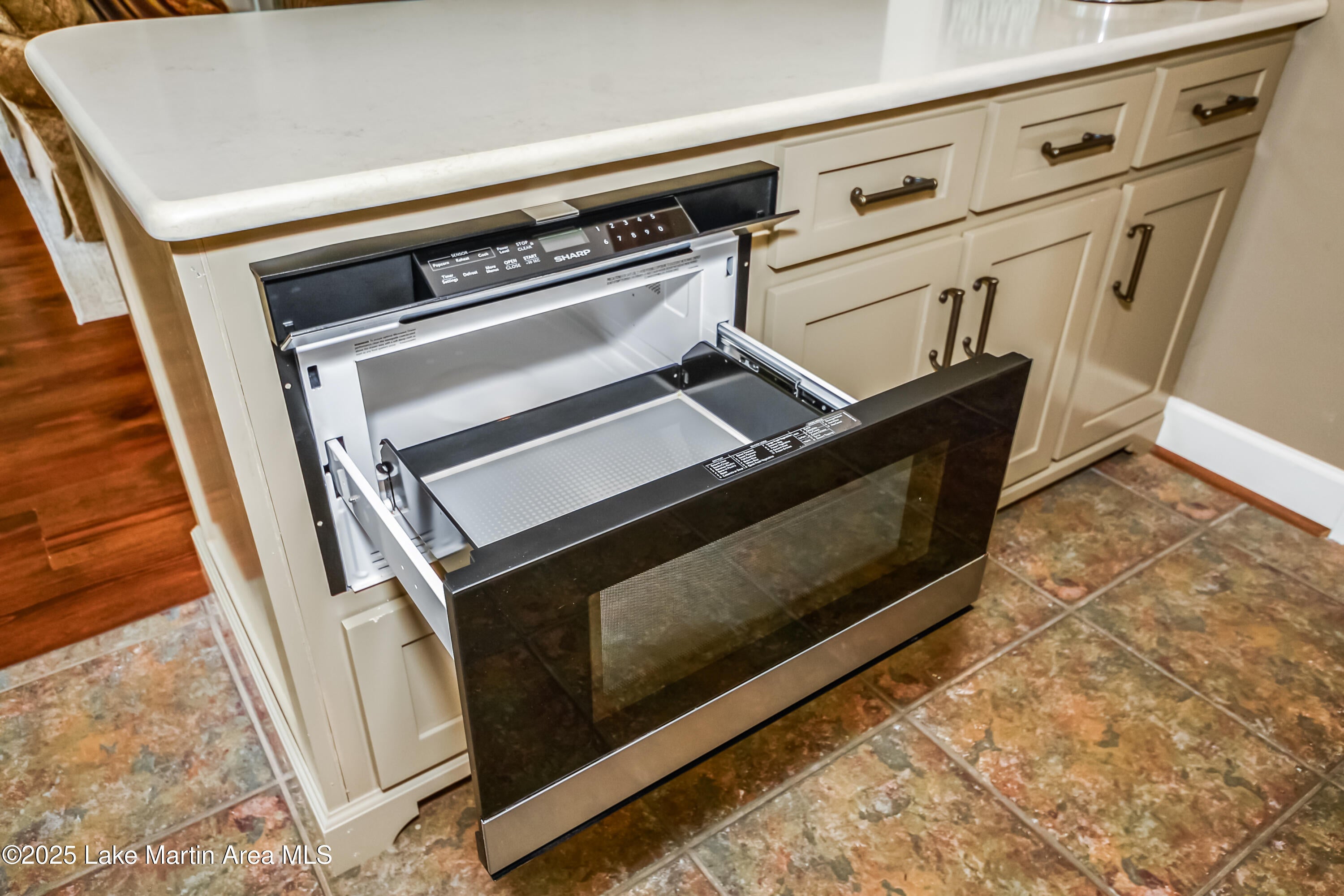 Dadeville, Alabama, 36853, United States, 5 Bedrooms Bedrooms, ,4 BathroomsBathrooms,Residential,Active,1898205