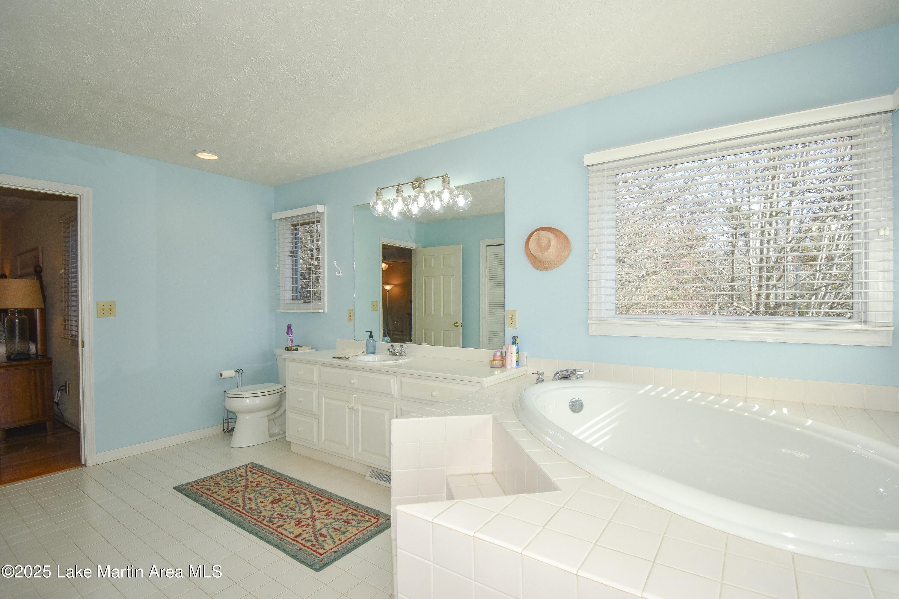 Jacksons Gap, Alabama, 36861, United States, ,5 BathroomsBathrooms,Residential,Active,1770190