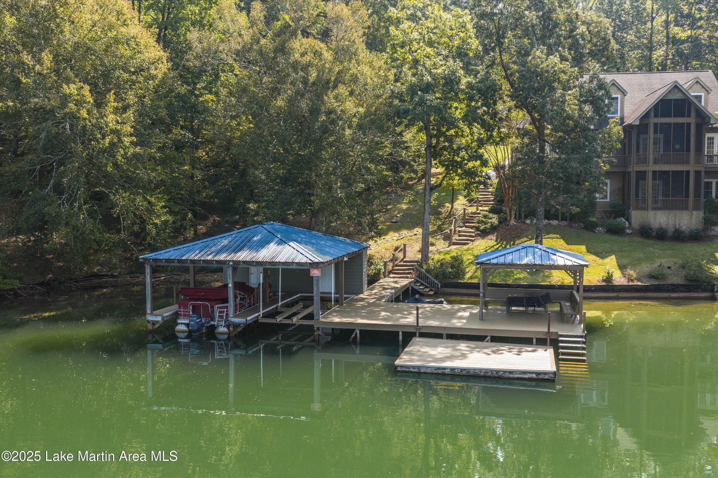 Alexander City, Alabama, 35010, United States, 6 Bedrooms Bedrooms, ,5 BathroomsBathrooms,Residential,Active,1953276
