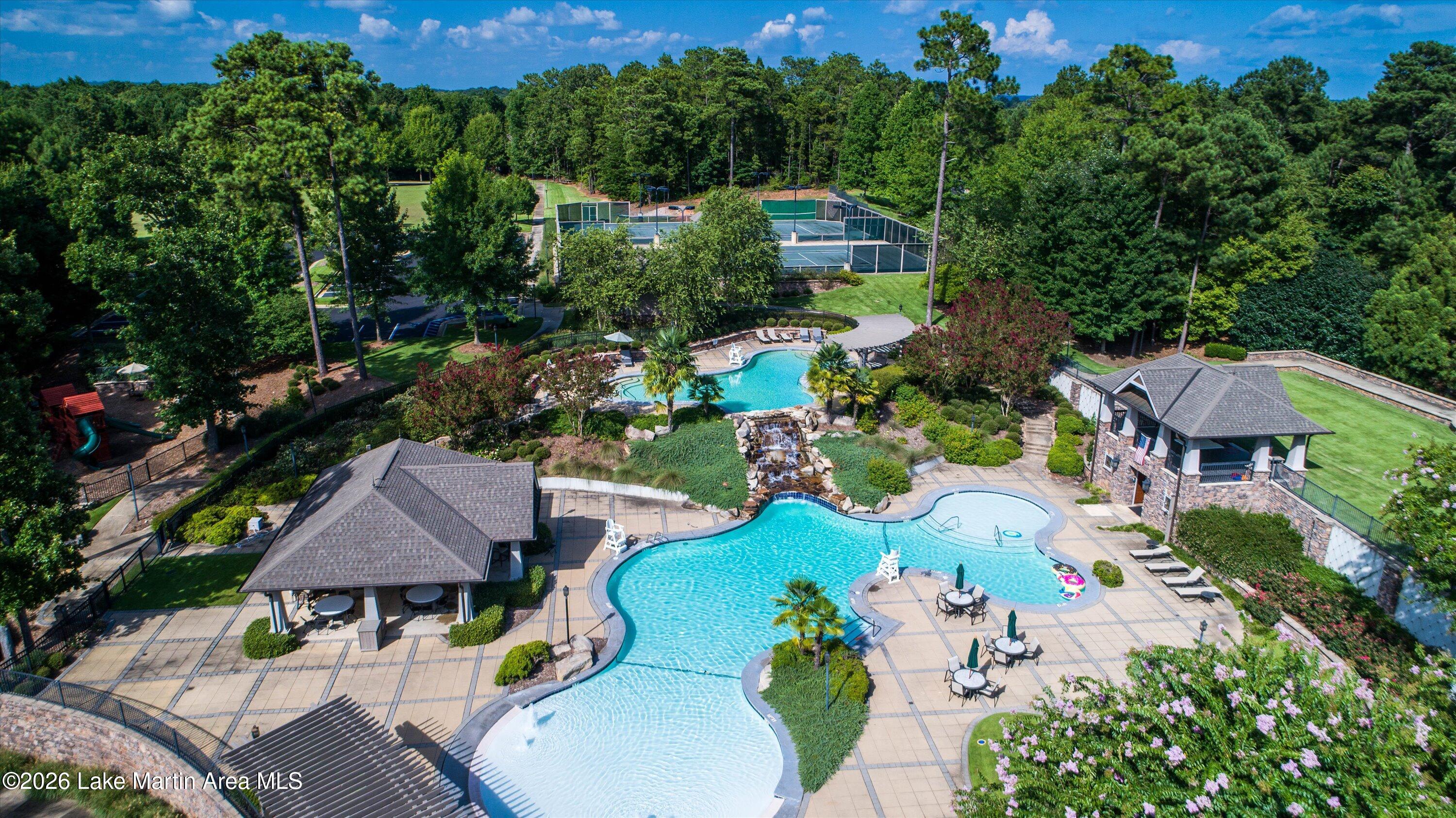 Alexander City, Alabama, 35010, United States, 4 Bedrooms Bedrooms, ,5 BathroomsBathrooms,Residential,Active,2011849