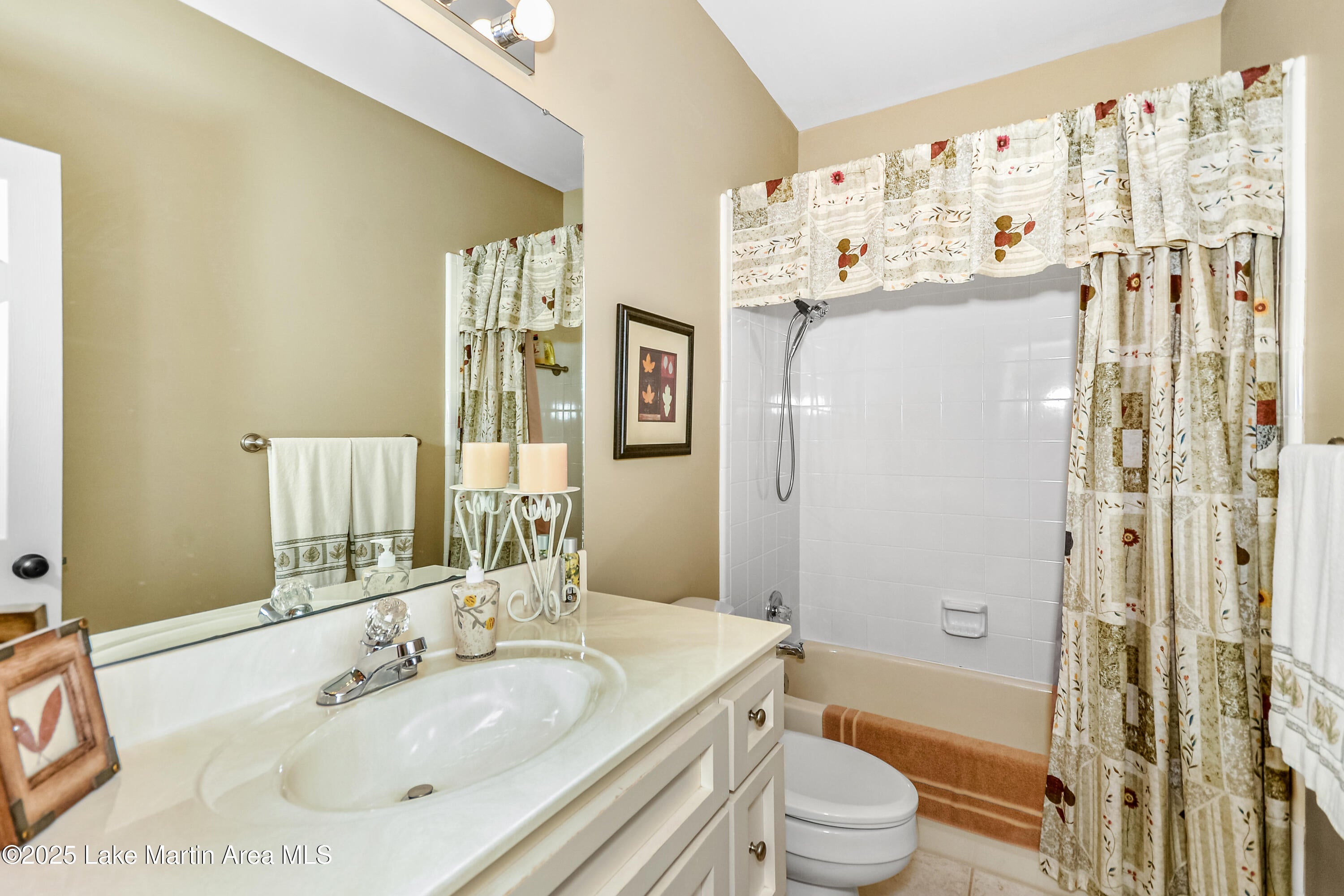 Dadeville, Alabama, 36853, United States, 5 Bedrooms Bedrooms, ,4 BathroomsBathrooms,Residential,Active,1898205