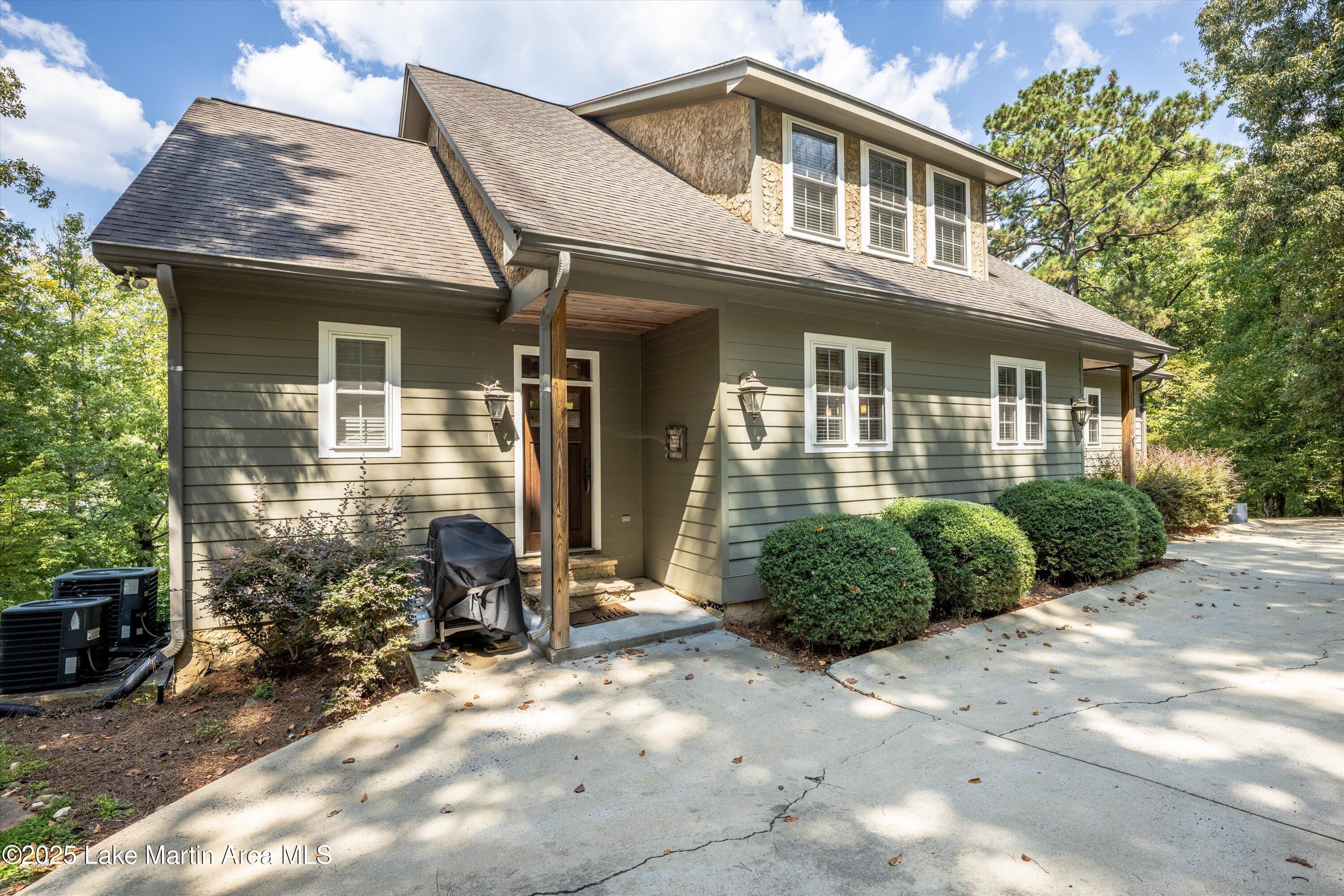 Alexander City, Alabama, 35010, United States, 6 Bedrooms Bedrooms, ,5 BathroomsBathrooms,Residential,Active,1953276