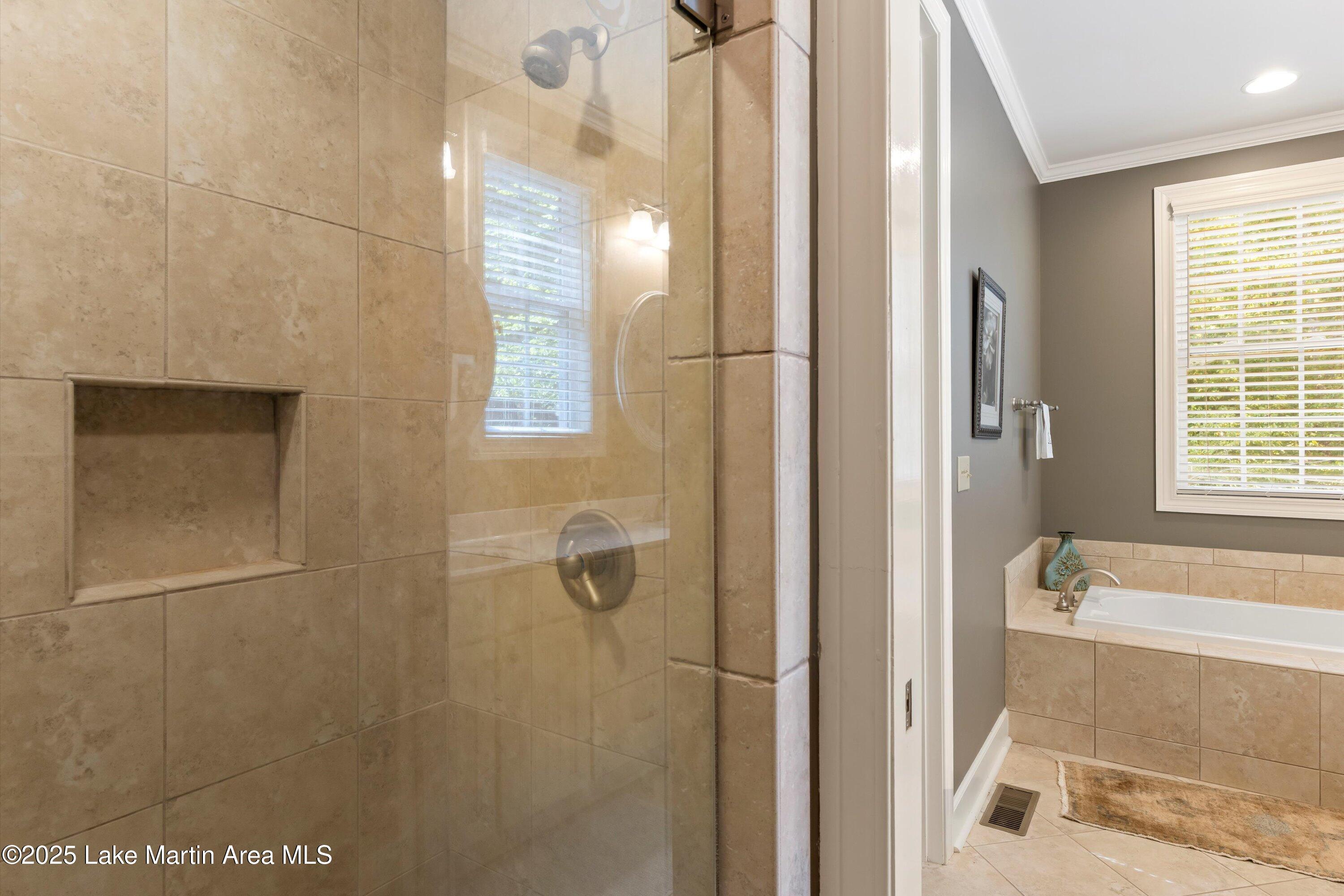Alexander City, Alabama, 35010, United States, 6 Bedrooms Bedrooms, ,5 BathroomsBathrooms,Residential,Active,1953276