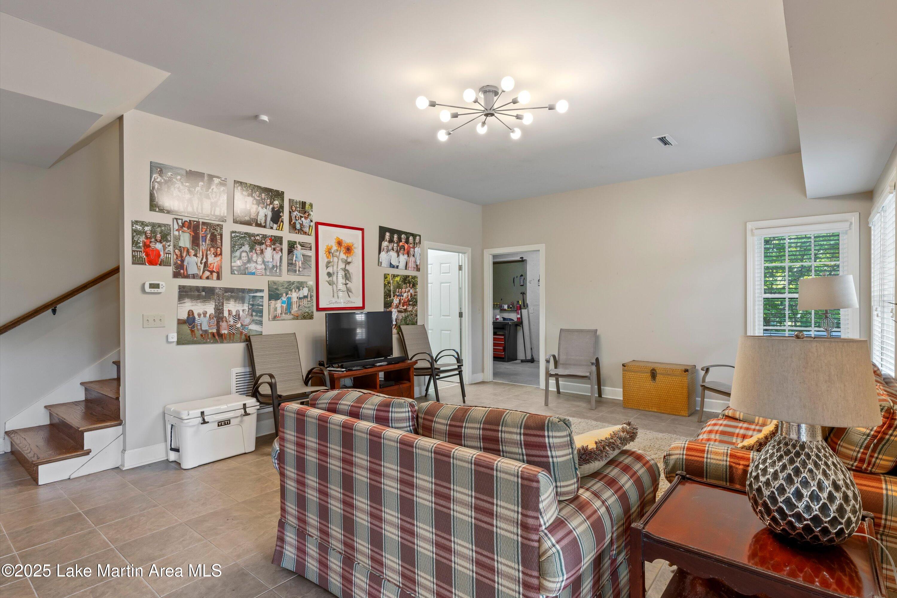 Alexander City, Alabama, 35010, United States, 6 Bedrooms Bedrooms, ,5 BathroomsBathrooms,Residential,Active,1953276