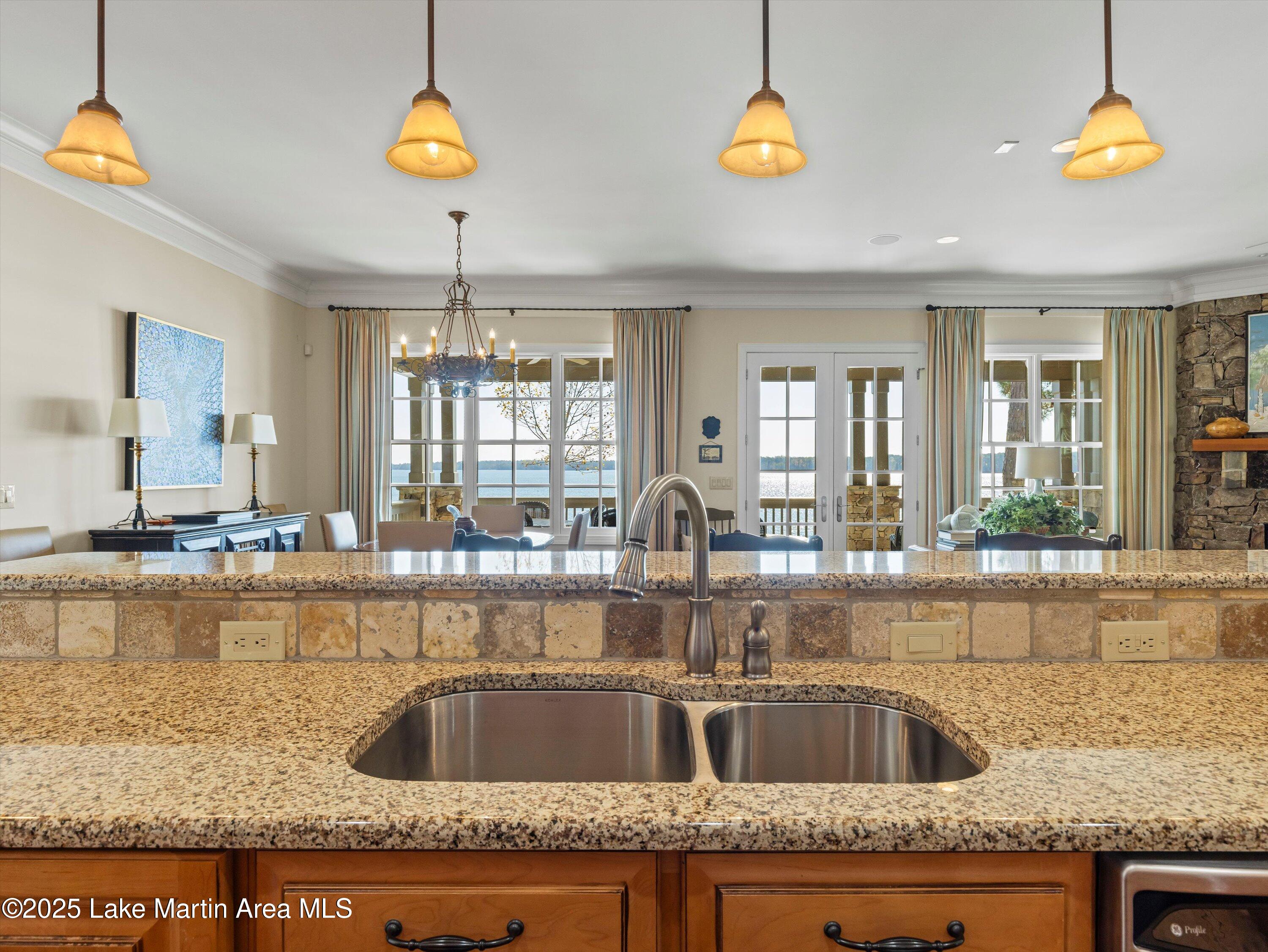 Alexander City, Alabama, 35010, United States, 6 Bedrooms Bedrooms, ,2 BathroomsBathrooms,Residential,Active,1990586