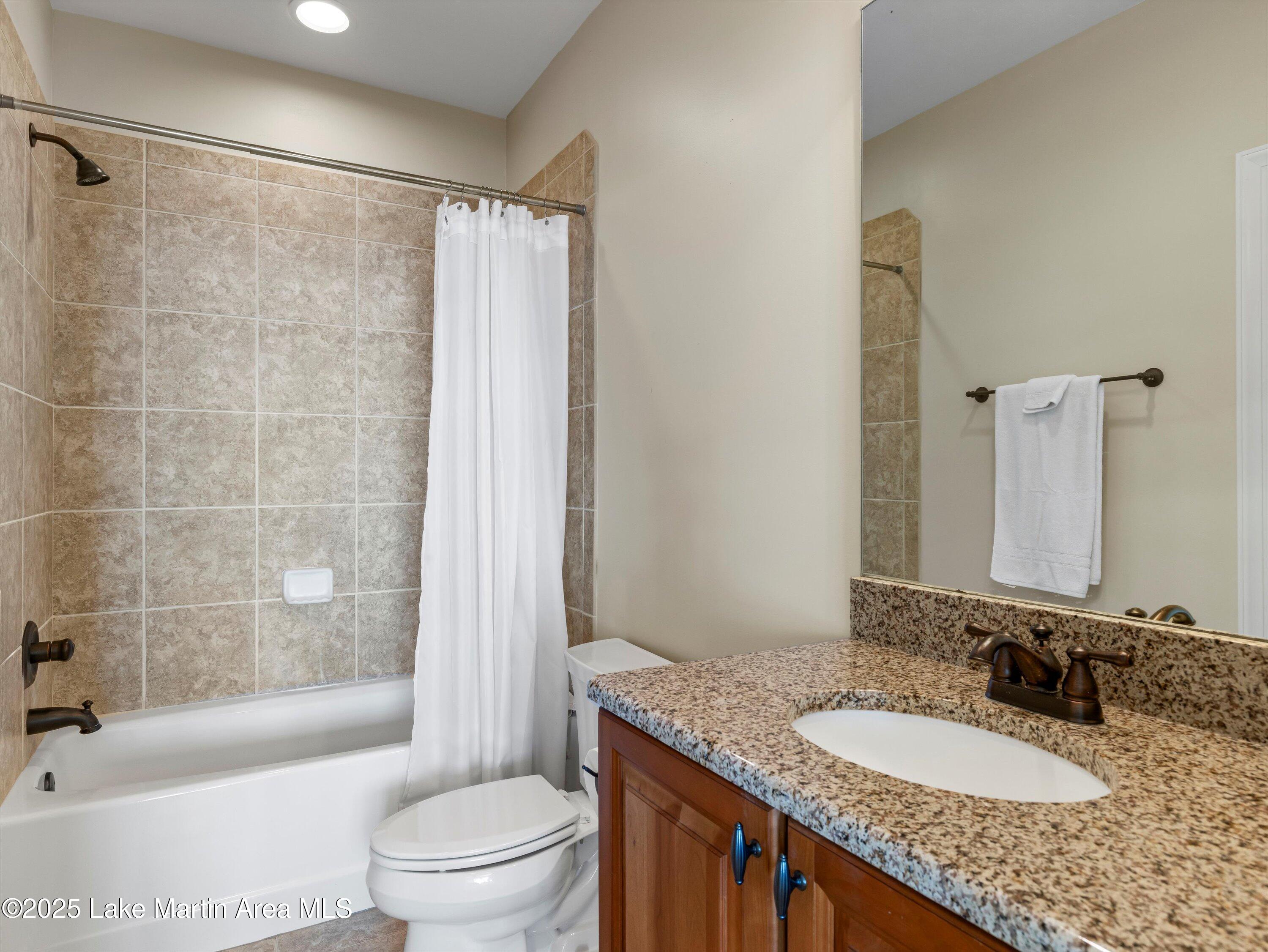 Alexander City, Alabama, 35010, United States, 6 Bedrooms Bedrooms, ,2 BathroomsBathrooms,Residential,Active,1990586