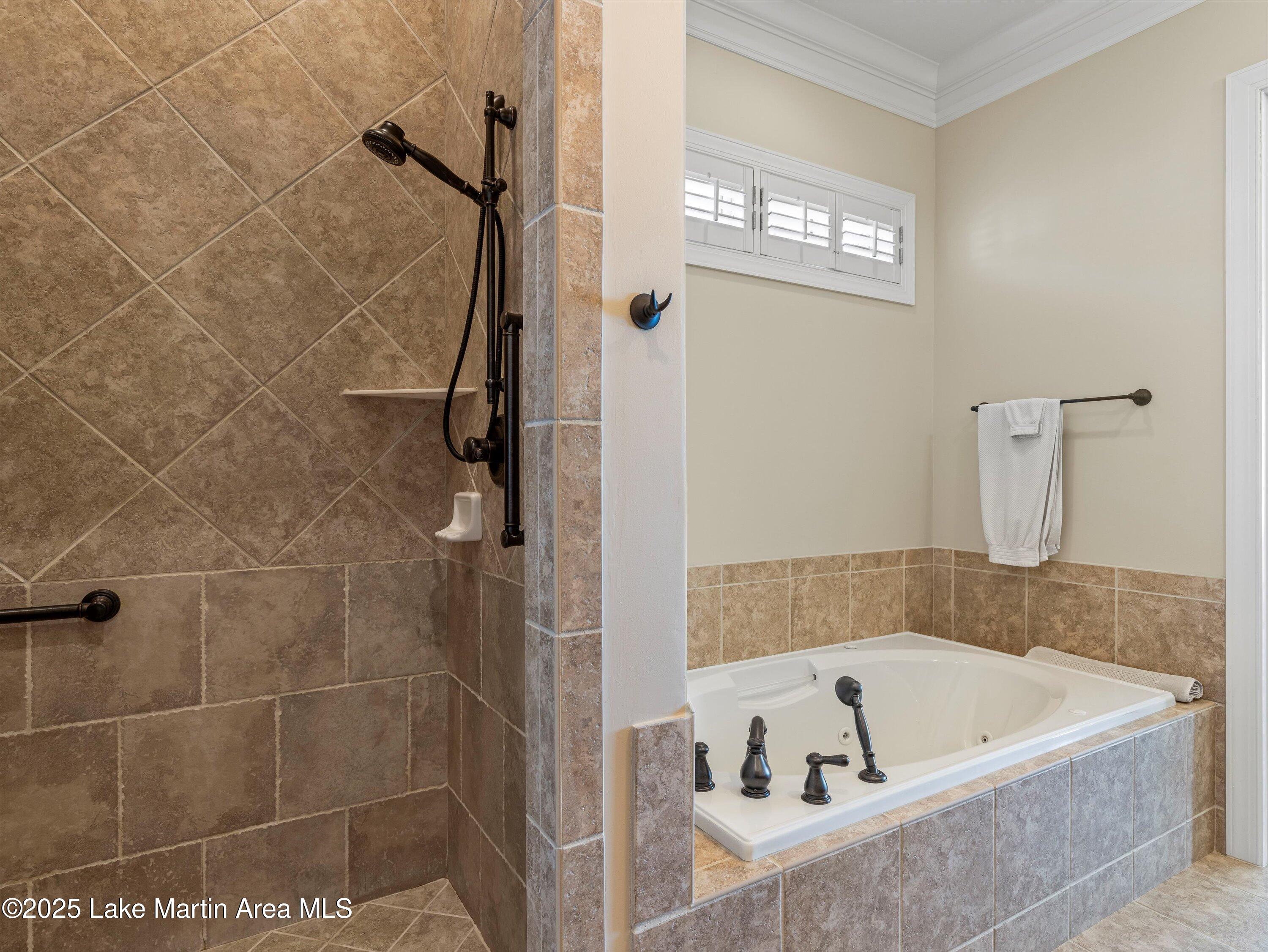 Alexander City, Alabama, 35010, United States, 6 Bedrooms Bedrooms, ,2 BathroomsBathrooms,Residential,Active,1990586