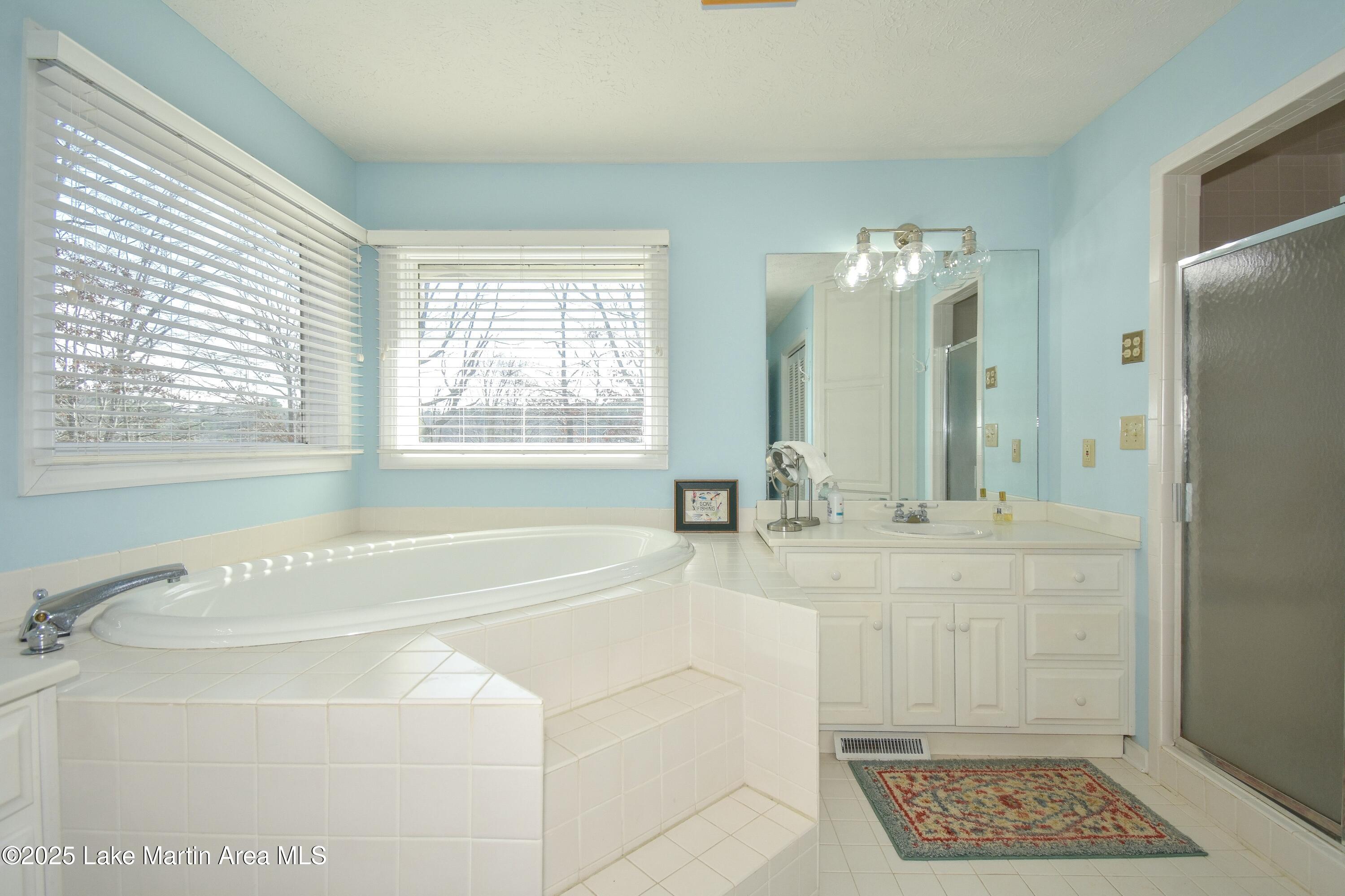 Jacksons Gap, Alabama, 36861, United States, ,5 BathroomsBathrooms,Residential,Active,1770190