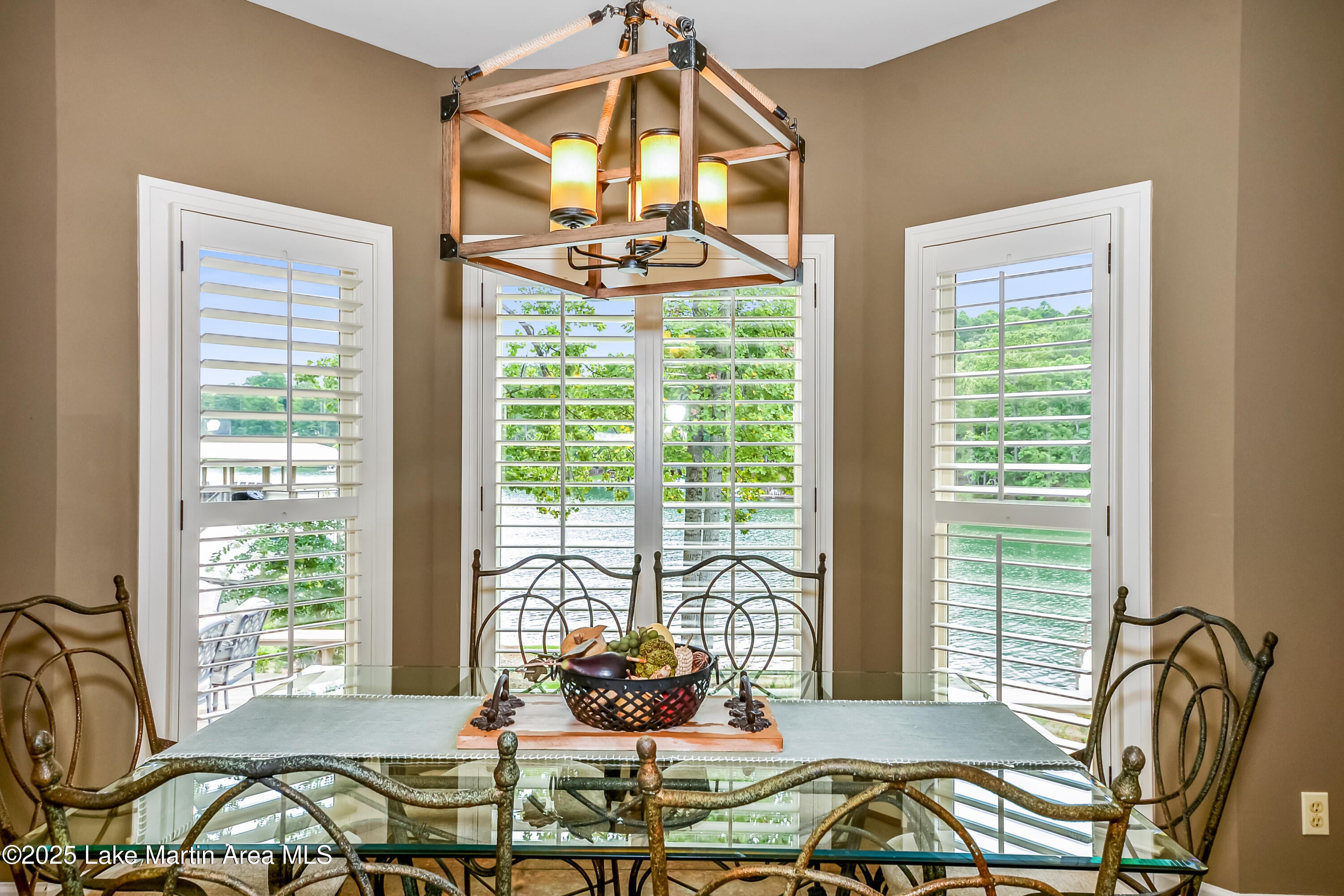 Dadeville, Alabama, 36853, United States, 5 Bedrooms Bedrooms, ,4 BathroomsBathrooms,Residential,Active,1898205