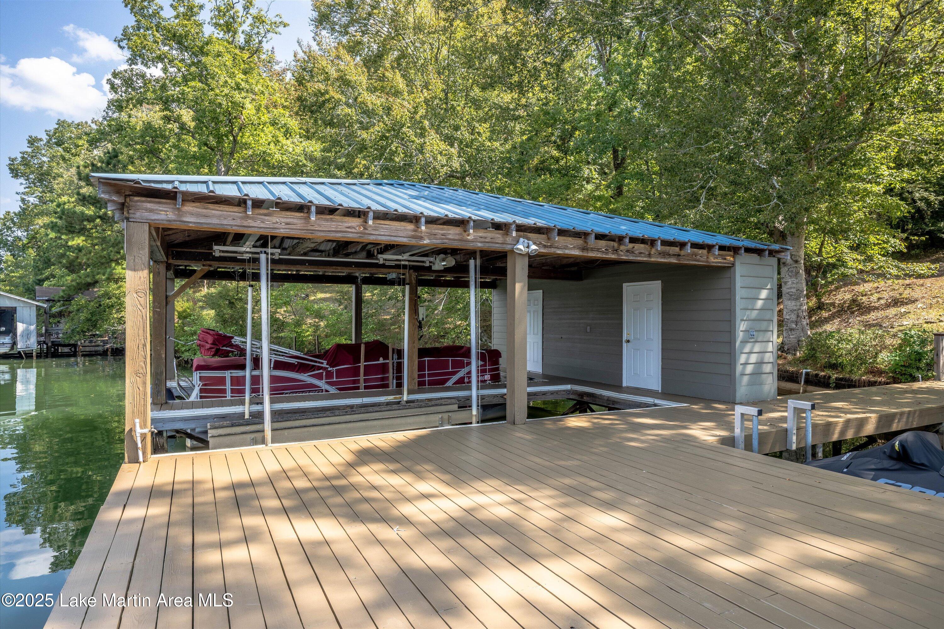 Alexander City, Alabama, 35010, United States, 6 Bedrooms Bedrooms, ,5 BathroomsBathrooms,Residential,Active,1953276