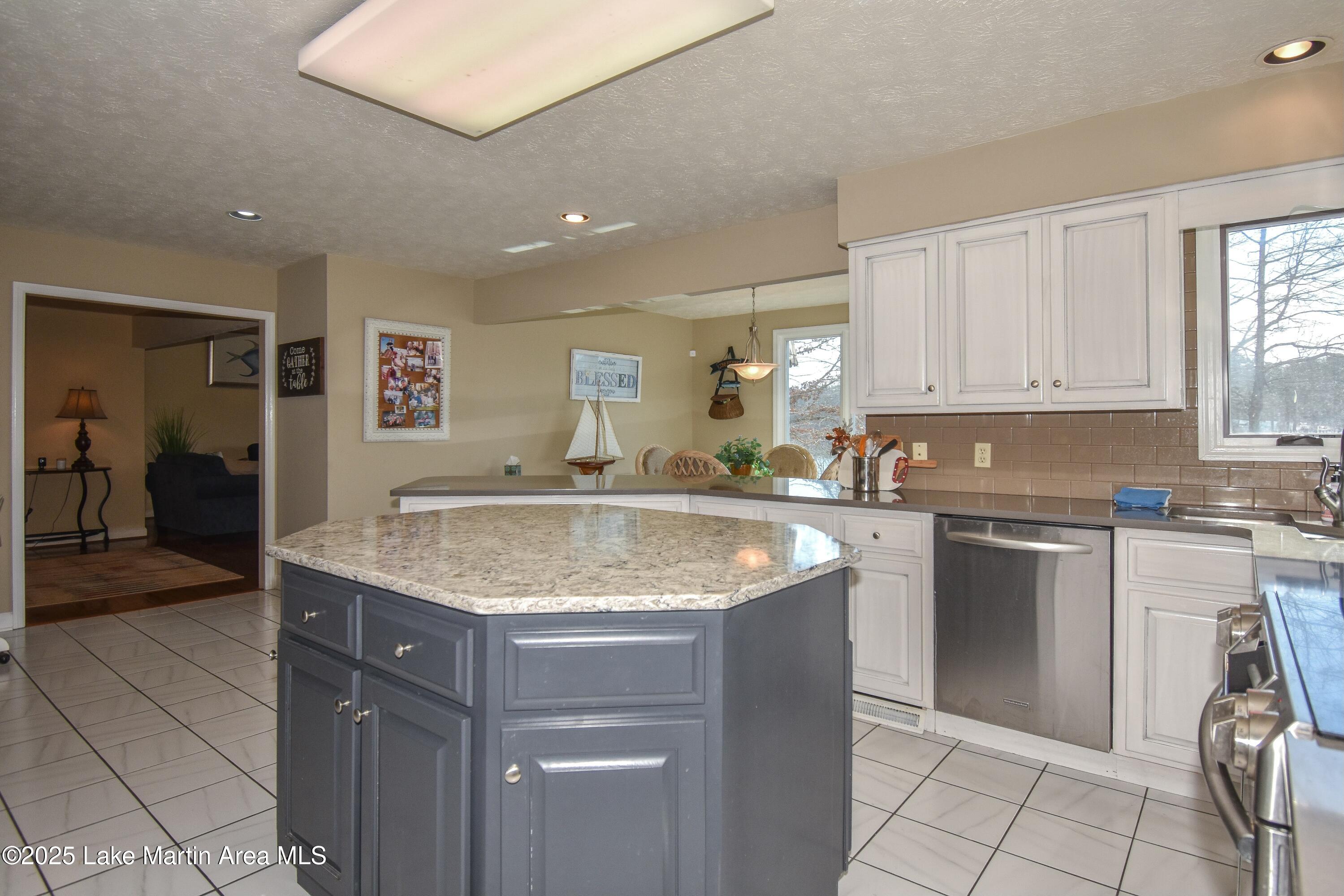 Jacksons Gap, Alabama, 36861, United States, ,5 BathroomsBathrooms,Residential,Active,1770190