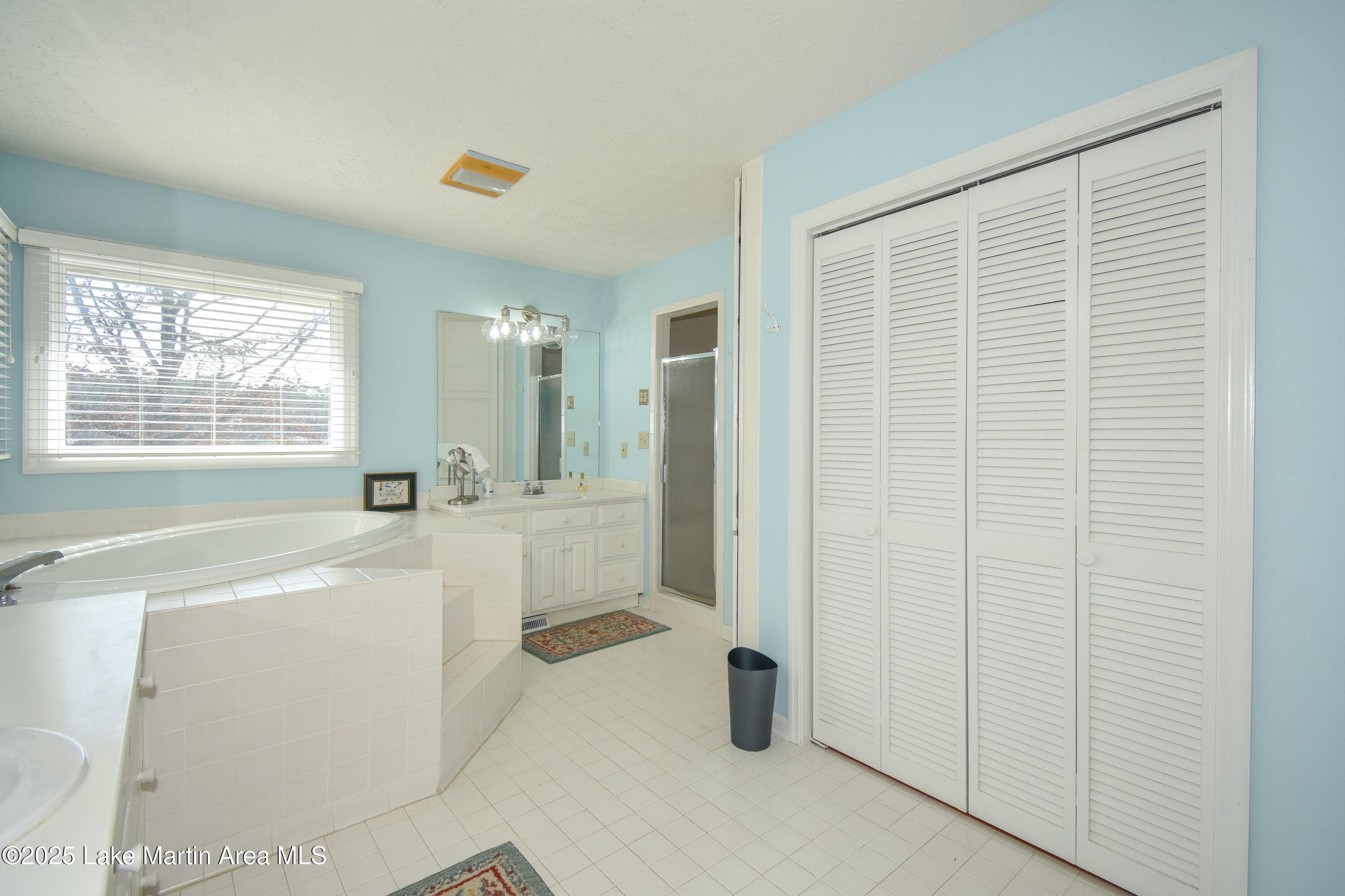 Jacksons Gap, Alabama, 36861, United States, ,5 BathroomsBathrooms,Residential,Active,1770190