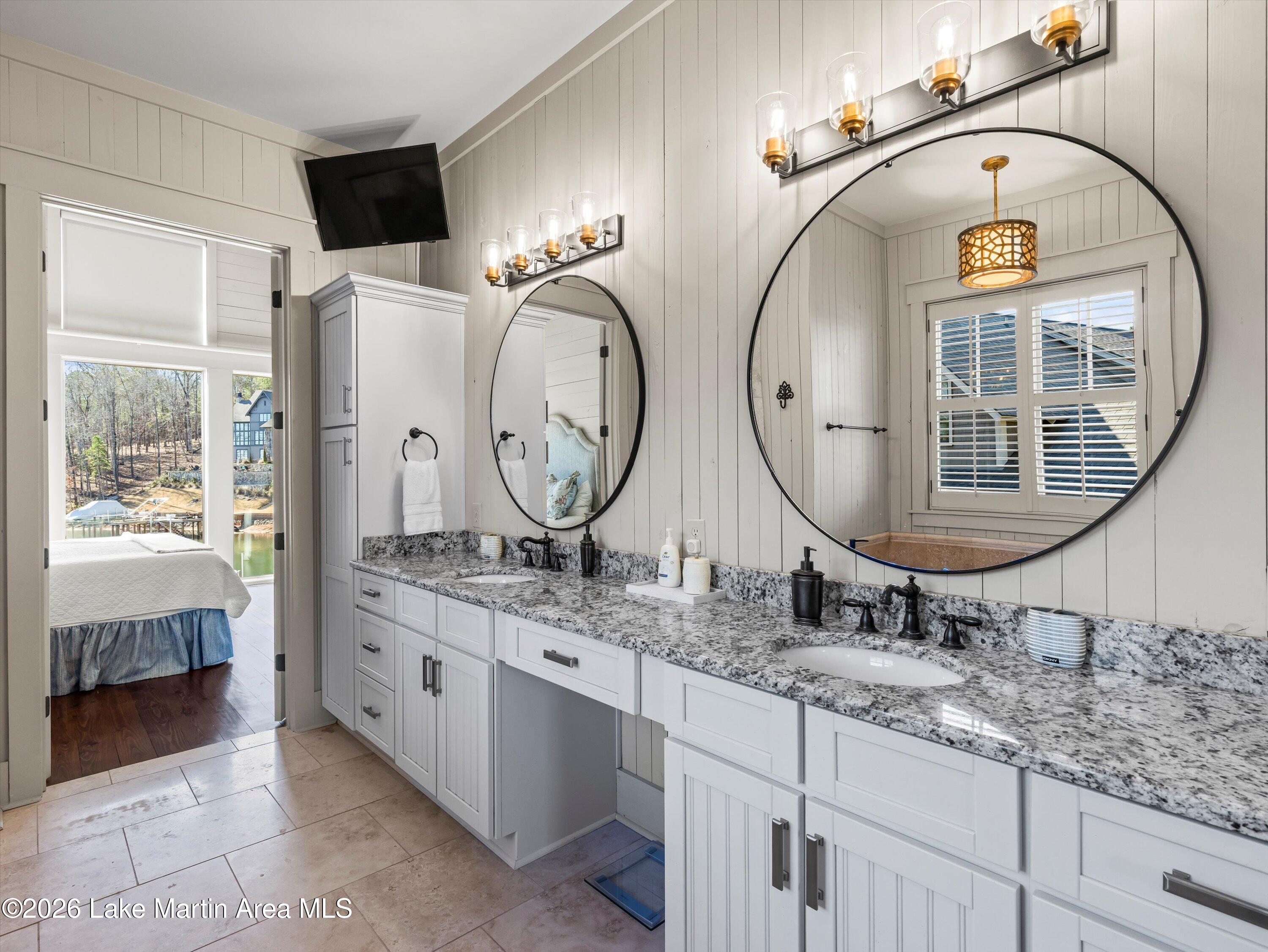 Alexander City, Alabama, 35010, United States, 4 Bedrooms Bedrooms, ,5 BathroomsBathrooms,Residential,Active,2011849