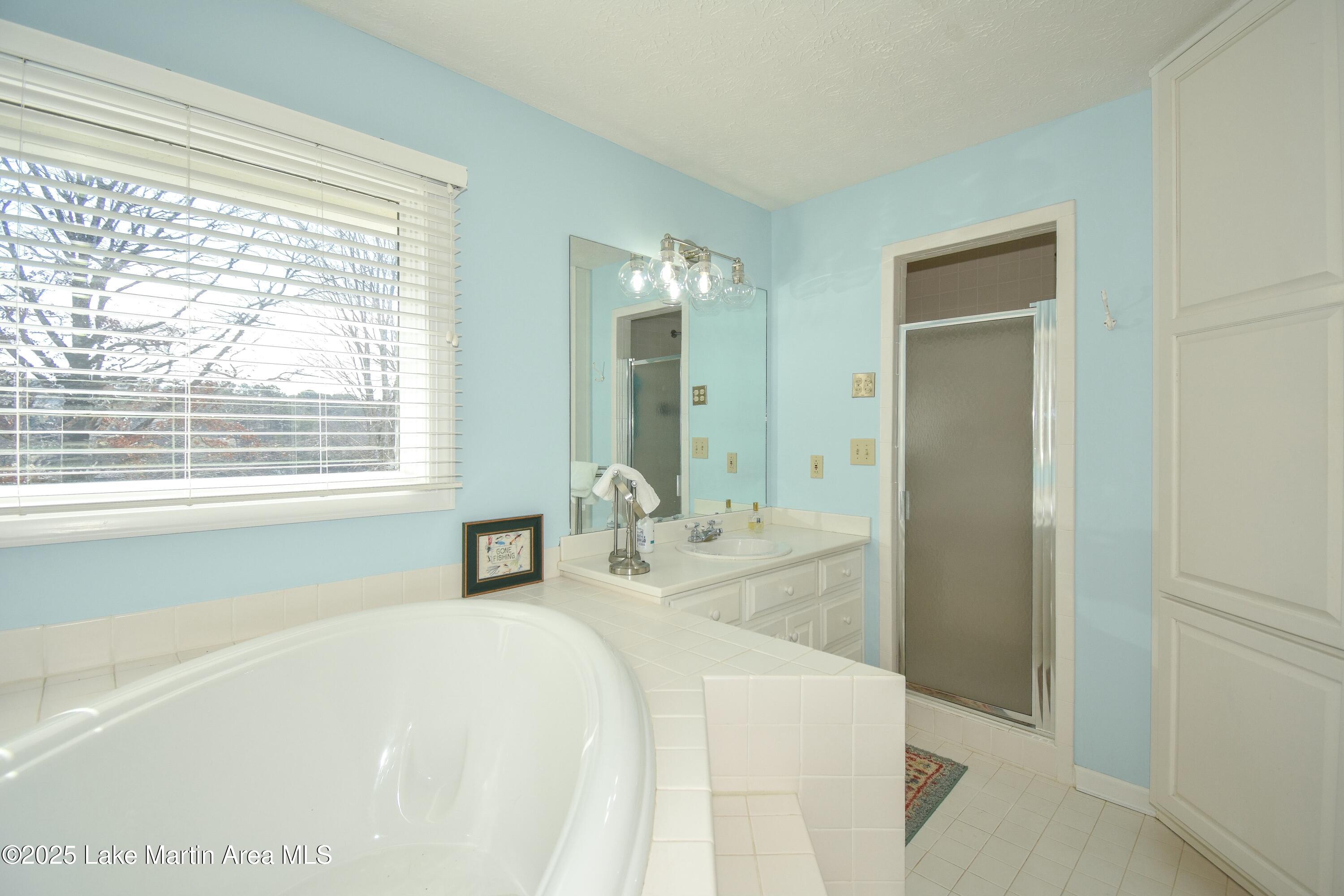 Jacksons Gap, Alabama, 36861, United States, ,5 BathroomsBathrooms,Residential,Active,1770190