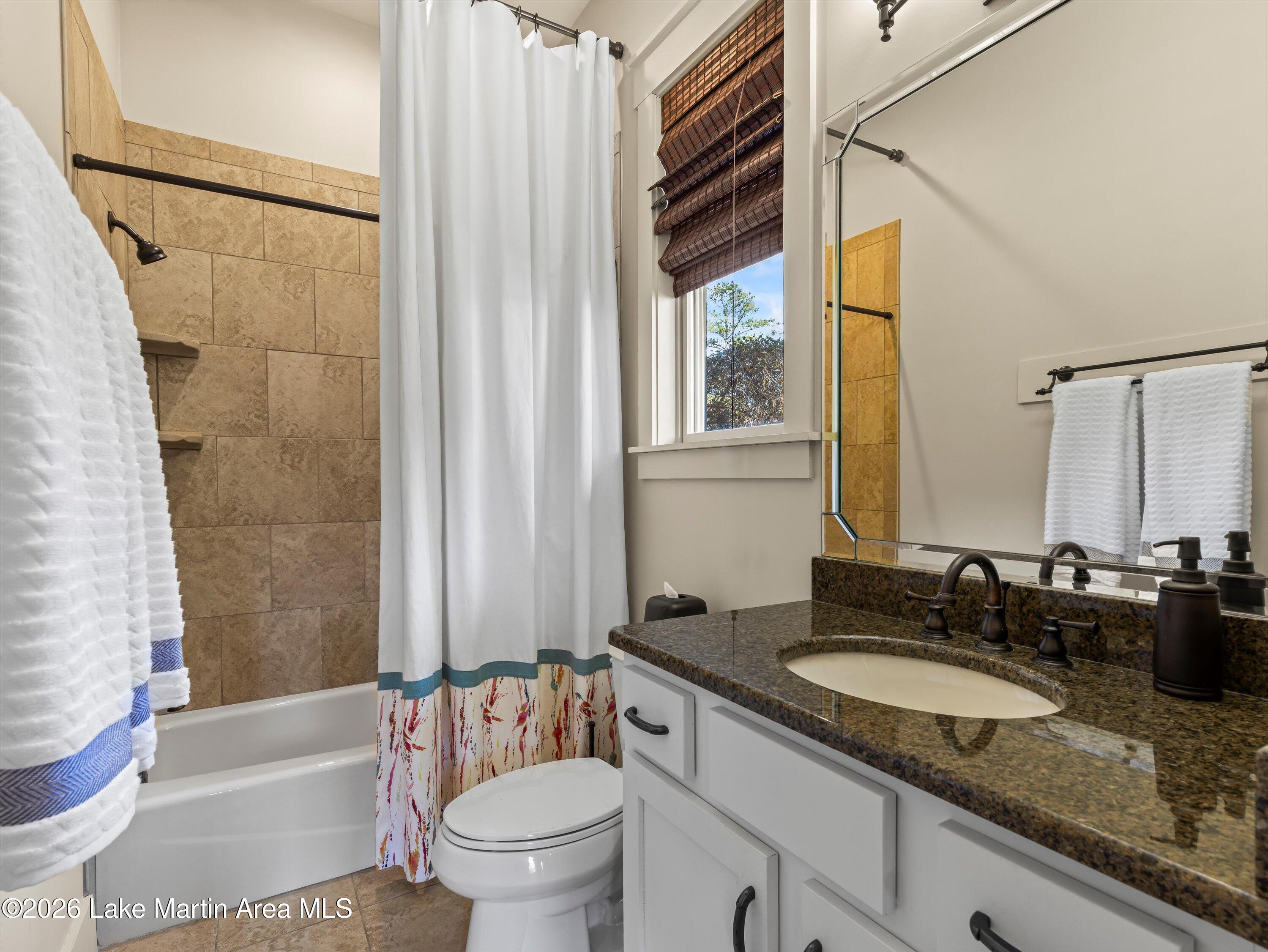 Alexander City, Alabama, 35010, United States, 4 Bedrooms Bedrooms, ,5 BathroomsBathrooms,Residential,Active,2011849