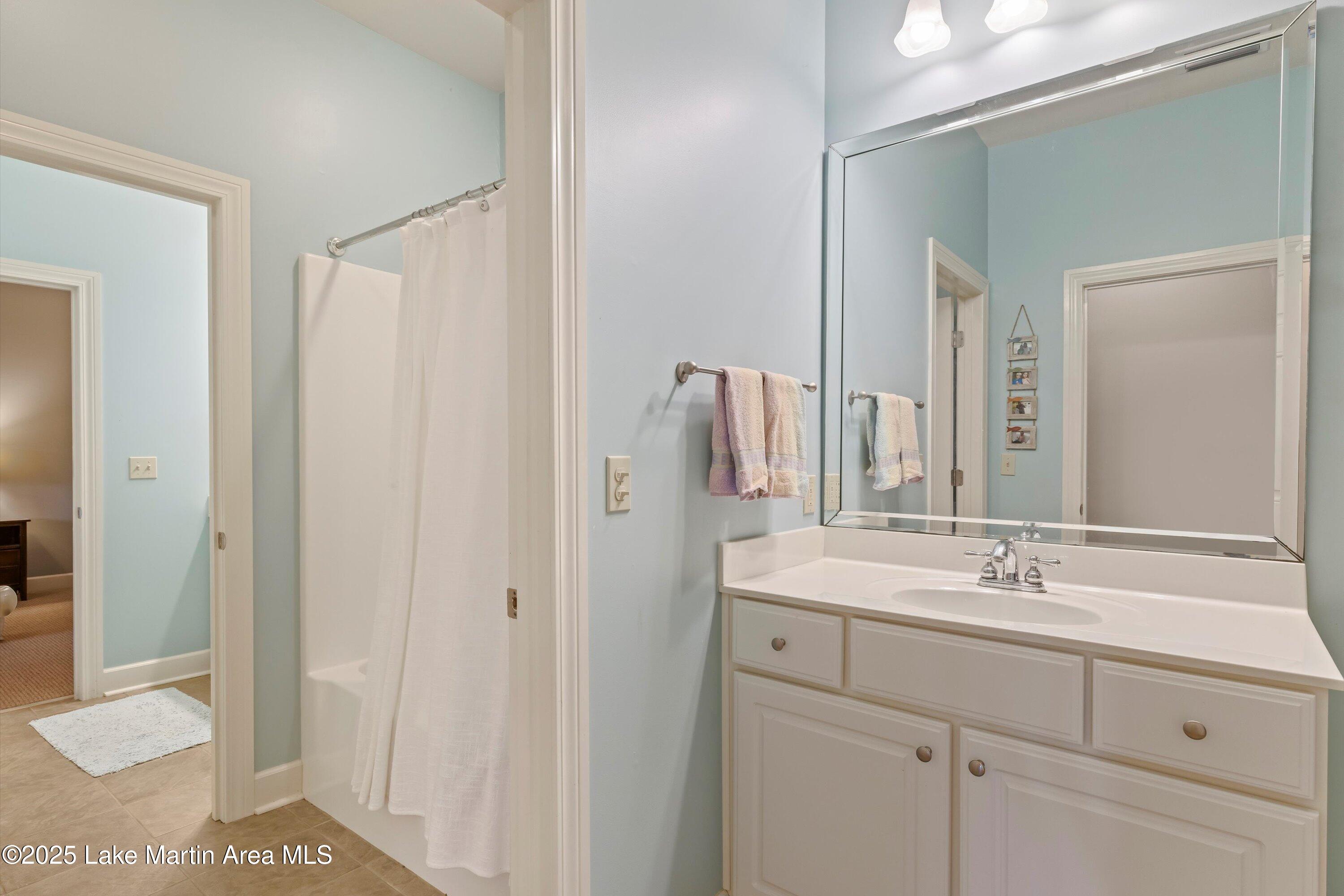 Alexander City, Alabama, 35010, United States, 6 Bedrooms Bedrooms, ,5 BathroomsBathrooms,Residential,Active,1953276
