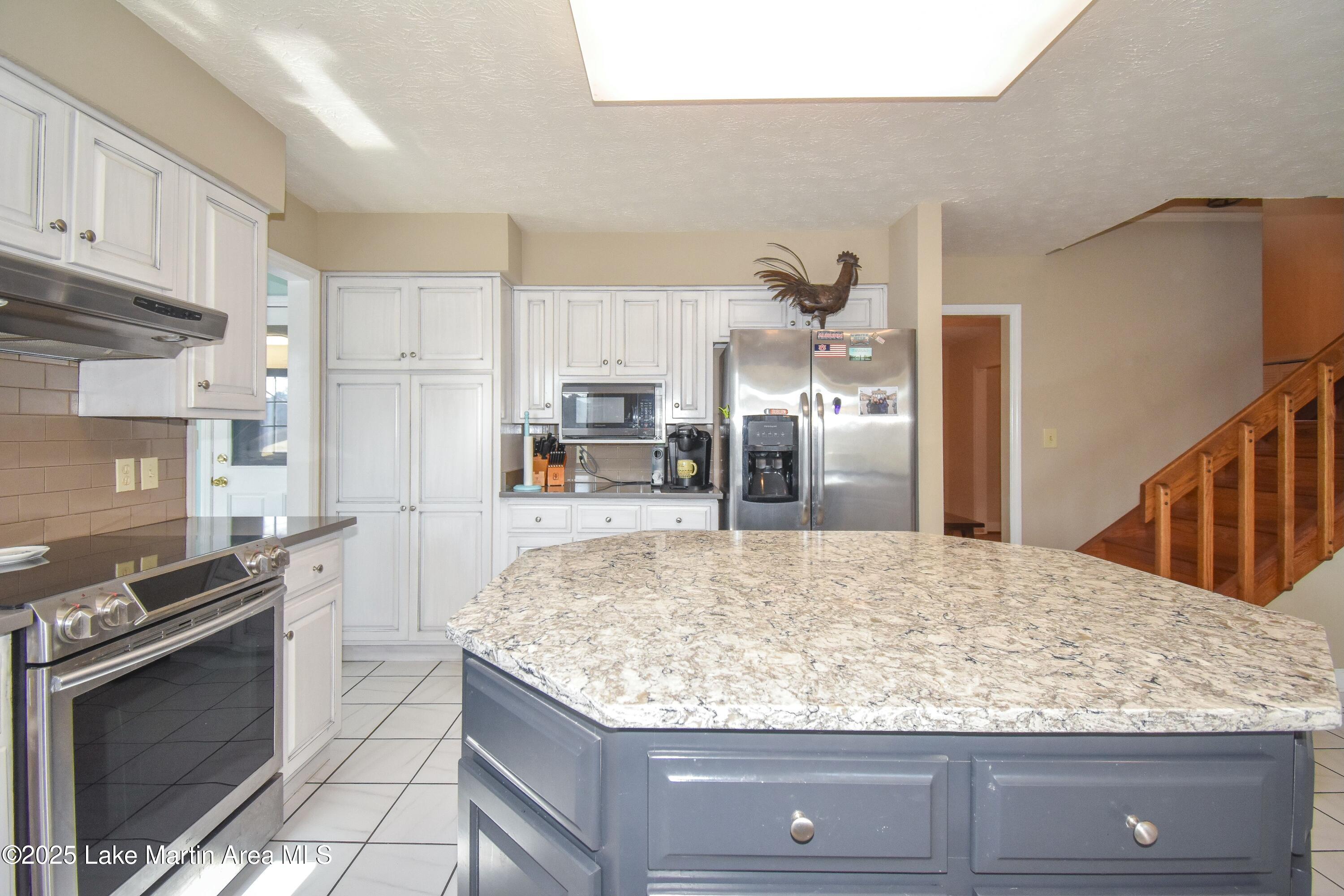 Jacksons Gap, Alabama, 36861, United States, ,5 BathroomsBathrooms,Residential,Active,1770190