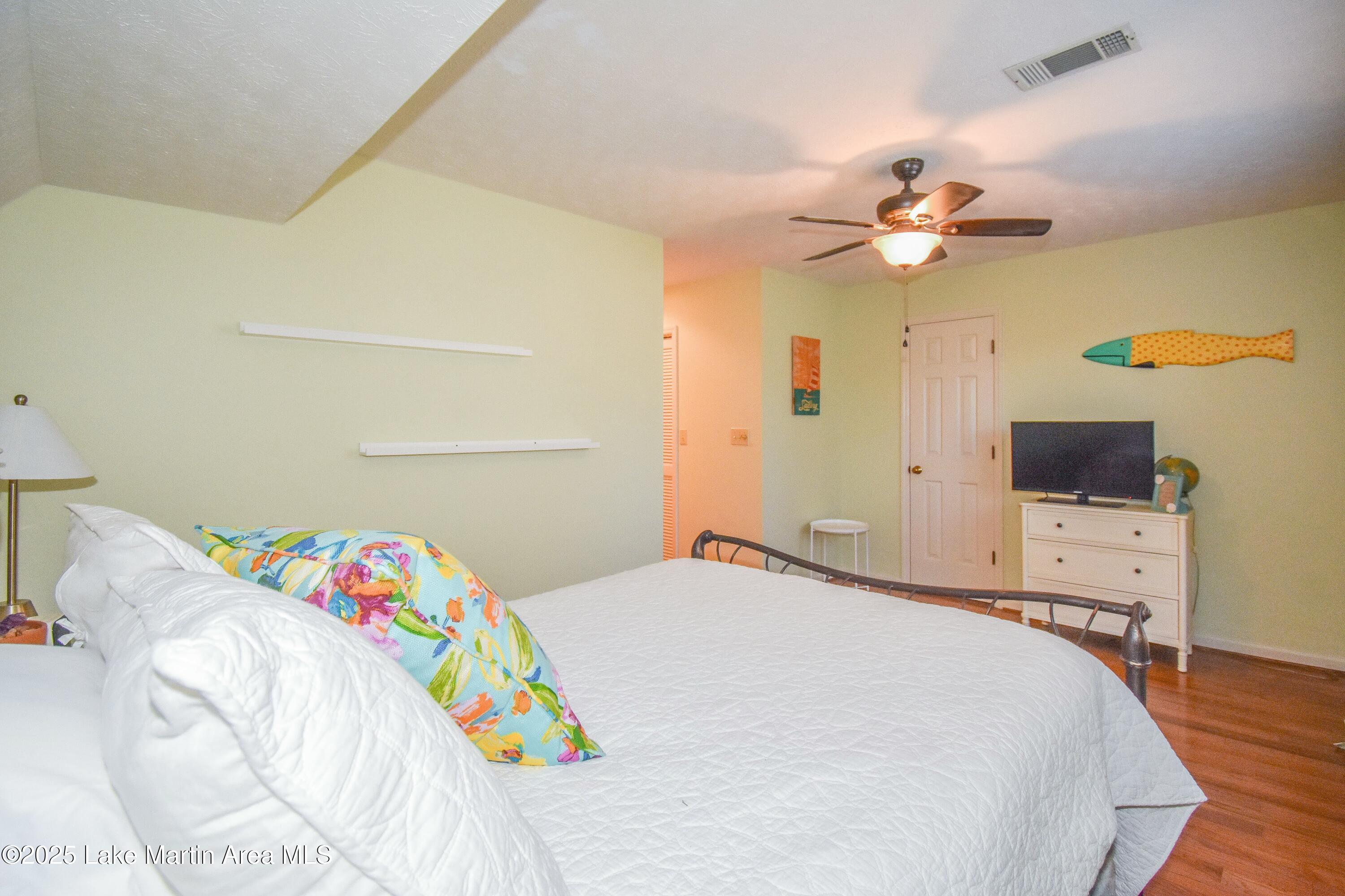 Jacksons Gap, Alabama, 36861, United States, ,5 BathroomsBathrooms,Residential,Active,1770190