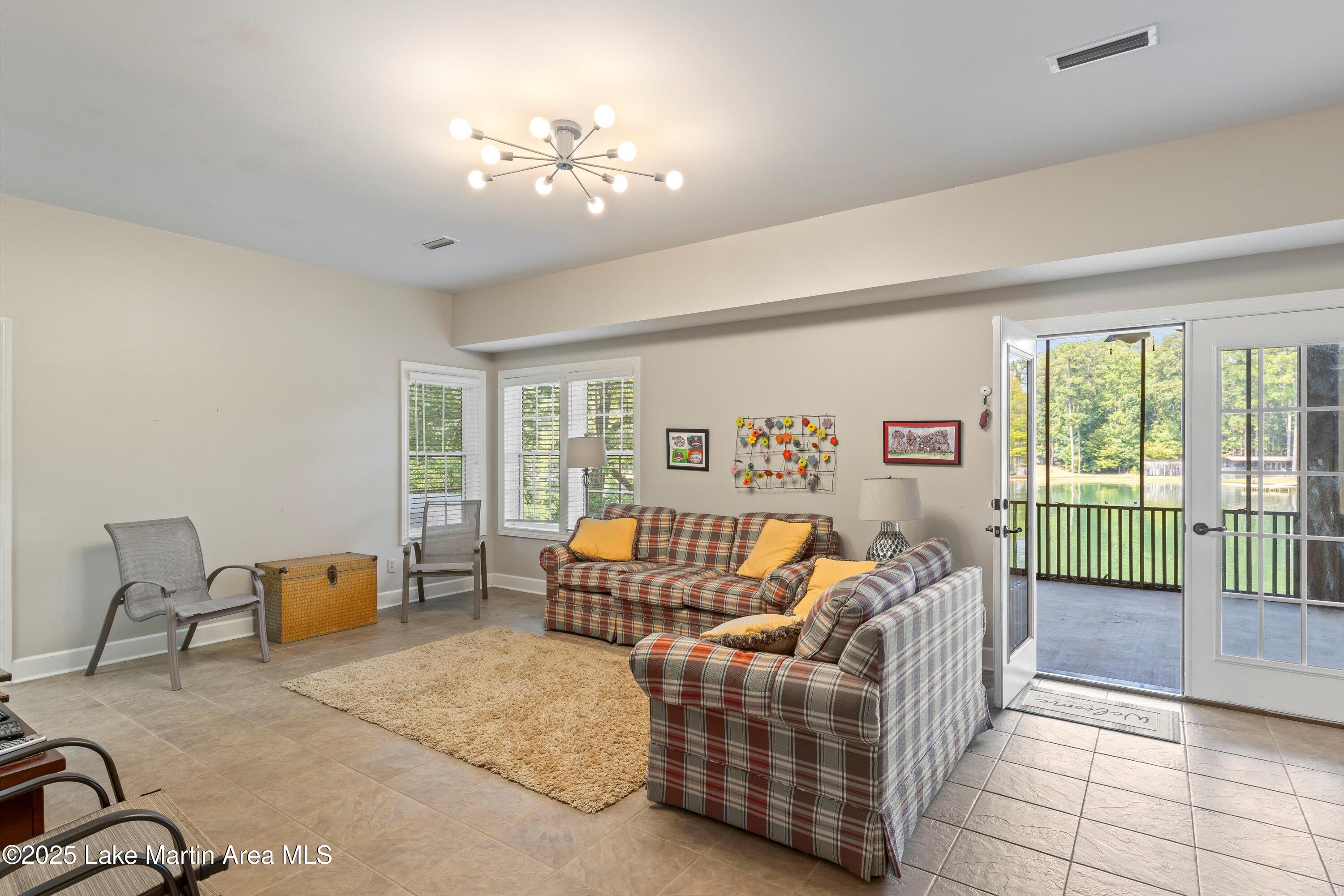 Alexander City, Alabama, 35010, United States, 6 Bedrooms Bedrooms, ,5 BathroomsBathrooms,Residential,Active,1953276