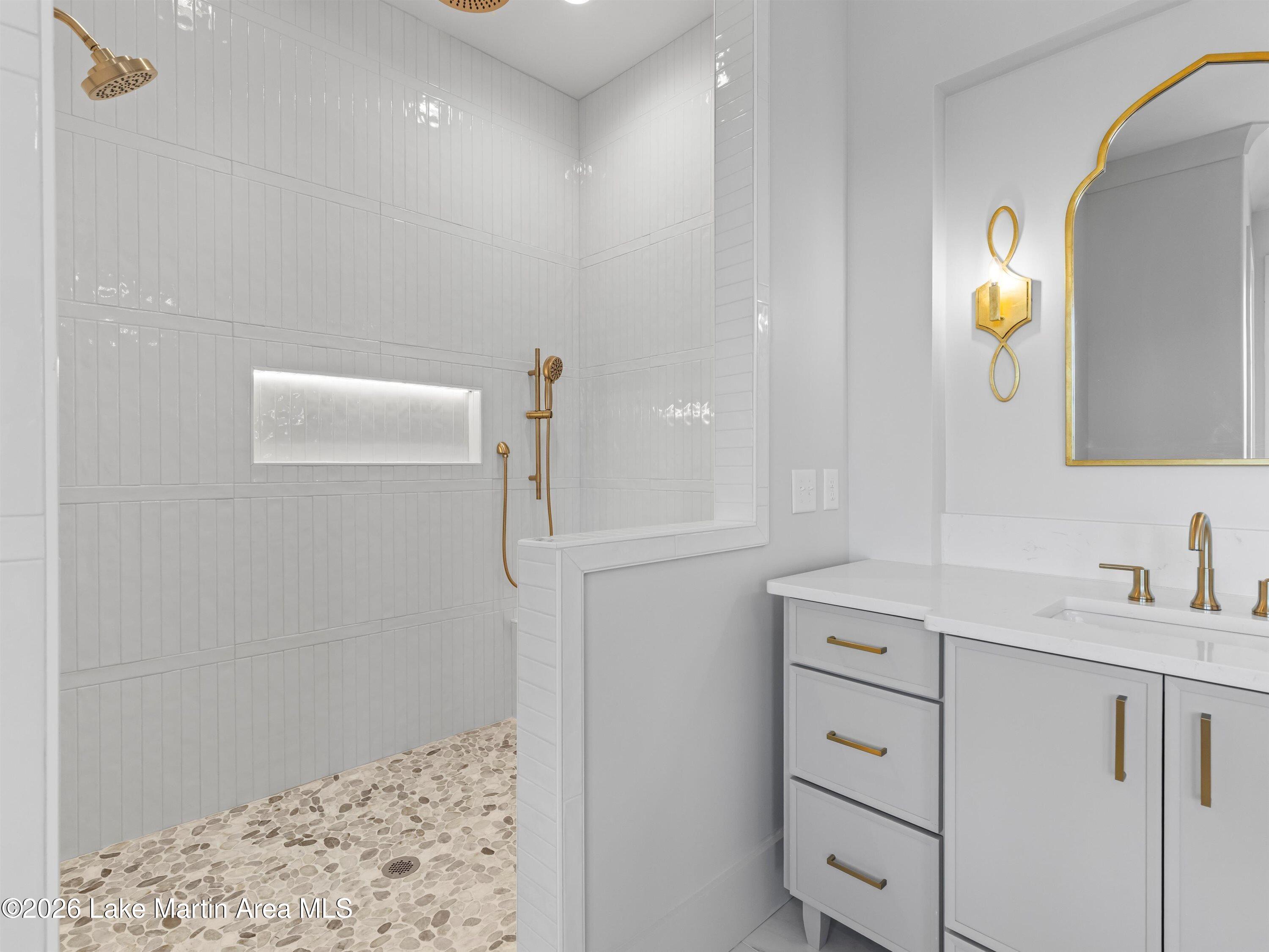 Jacksons Gap, Alabama, 36861, United States, 4 Bedrooms Bedrooms, ,4 BathroomsBathrooms,Residential,Active,2006838