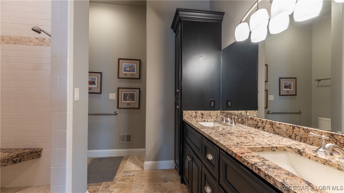 Camdenton, Missouri, 65020, United States, ,5 BathroomsBathrooms,Residential,Active,1797942
