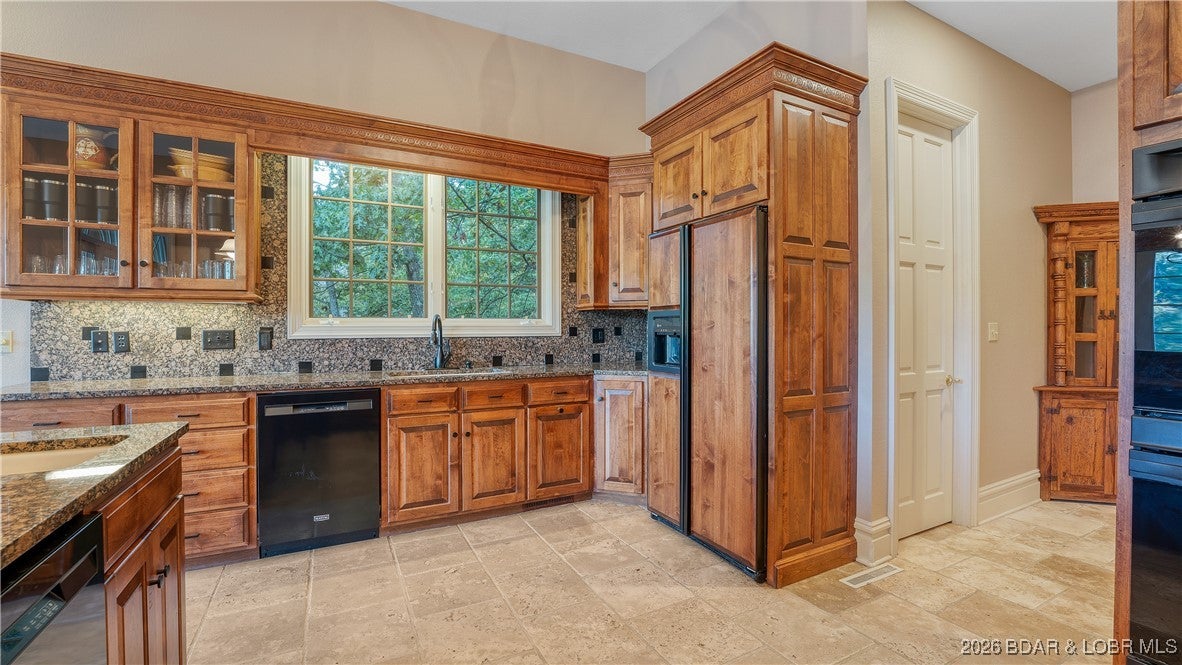 Sunrise Beach, Missouri, 65079, United States, 6 Bedrooms Bedrooms, ,7 BathroomsBathrooms,Residential,Pending,2009370