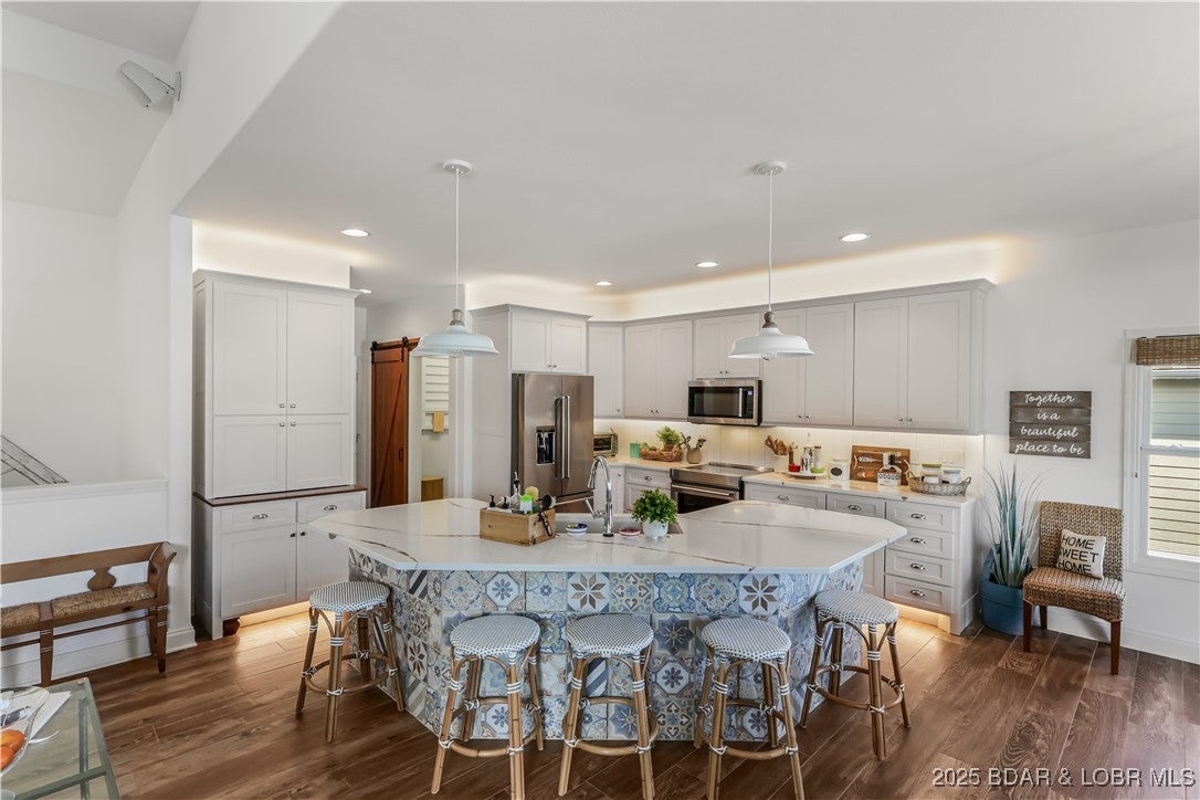 Lake Ozark, Missouri, 65049, United States, 6 Bedrooms Bedrooms, ,4 BathroomsBathrooms,Residential,Active,2006947