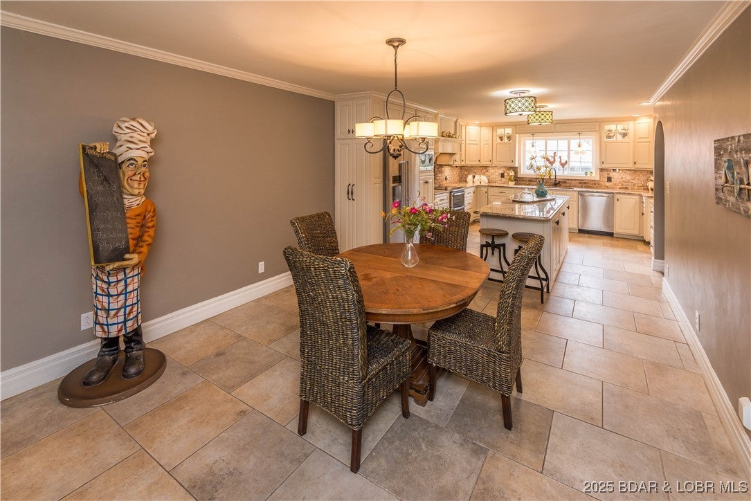 Jefferson City, Missouri, 65109, United States, 4 Bedrooms Bedrooms, ,4 BathroomsBathrooms,Residential,Active,1990045