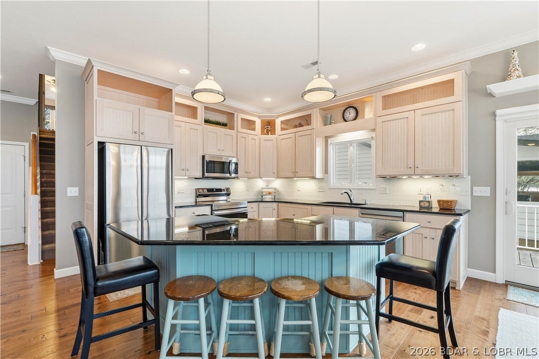 Gravois Mills, Missouri, 65037, United States, 5 Bedrooms Bedrooms, ,3 BathroomsBathrooms,Residential,Active,2032925