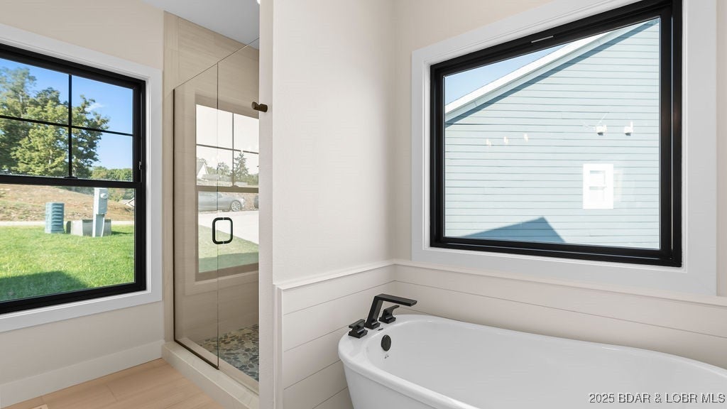 Camdenton, Missouri, 65020, United States, 4 Bedrooms Bedrooms, ,4 BathroomsBathrooms,Residential,Active,1945094