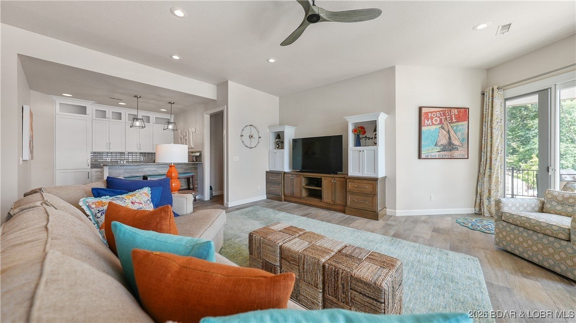 Sunrise Beach, Missouri, 65079, United States, 5 Bedrooms Bedrooms, ,5 BathroomsBathrooms,Residential,Active,2015220