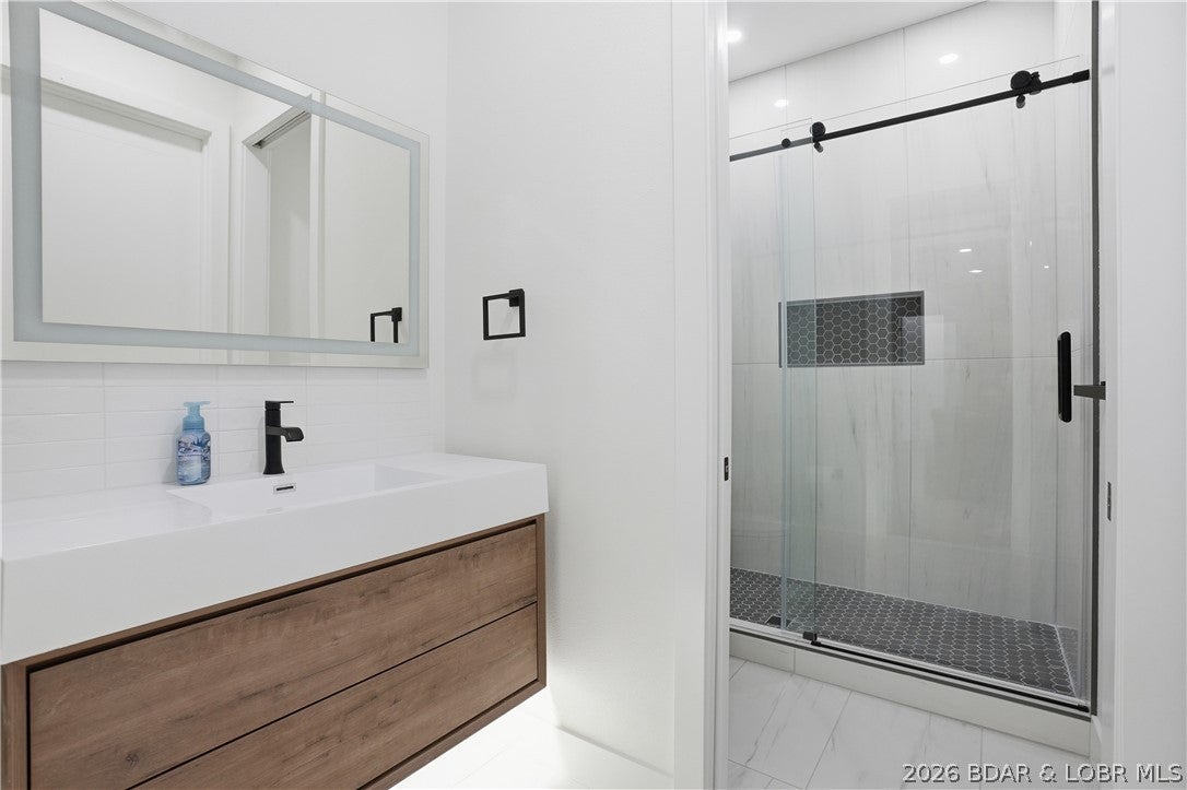 Porto Cima, Missouri, 65049, United States, 4 Bedrooms Bedrooms, ,4 BathroomsBathrooms,Residential,Active,2040222