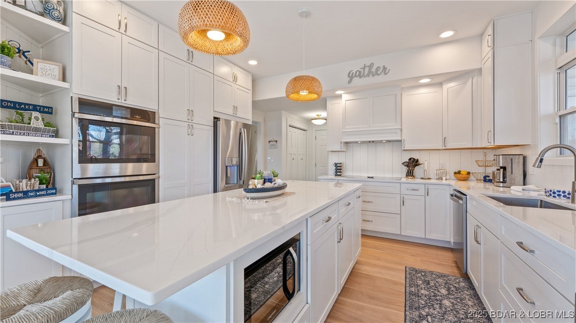 Roach, Missouri, 65787, United States, 8 Bedrooms Bedrooms, ,5 BathroomsBathrooms,Residential,Active,2007100