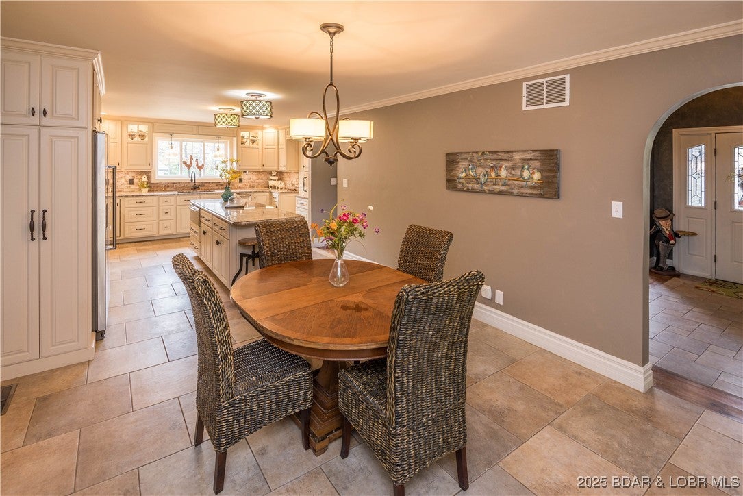 Jefferson City, Missouri, 65109, United States, 4 Bedrooms Bedrooms, ,4 BathroomsBathrooms,Residential,Active,1990045