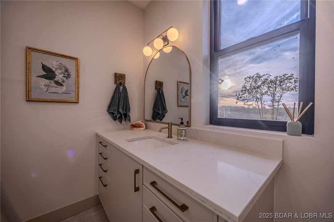 Linn Creek, Missouri, 65052, United States, 6 Bedrooms Bedrooms, ,5 BathroomsBathrooms,Residential,Active,1989796