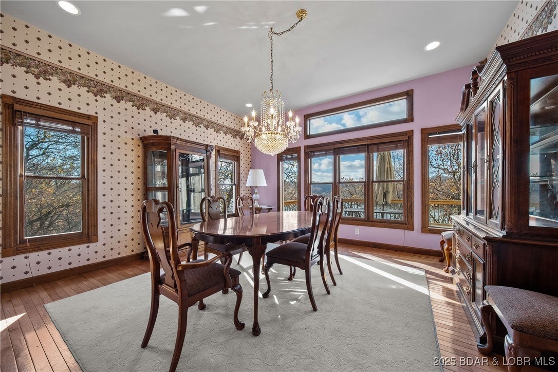 Linn Creek, Missouri, 65052, United States, 7 Bedrooms Bedrooms, ,6 BathroomsBathrooms,Residential,Active,1973281