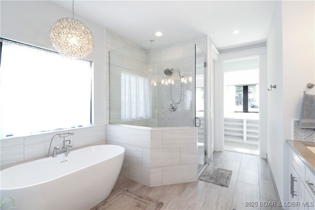 Lake Ozark, Missouri, 65049, United States, ,5 BathroomsBathrooms,Residential,Active,1734496