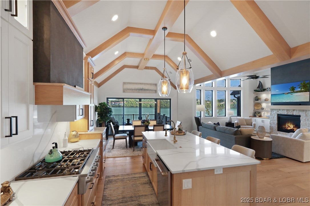 Porto Cima, Missouri, 65079, United States, 6 Bedrooms Bedrooms, ,5 BathroomsBathrooms,Residential,Active,1960144