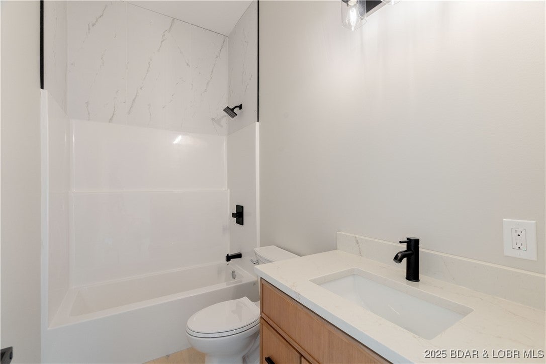 Sunrise Beach, Missouri, 65065, United States, 6 Bedrooms Bedrooms, ,6 BathroomsBathrooms,Residential,Active,1929710