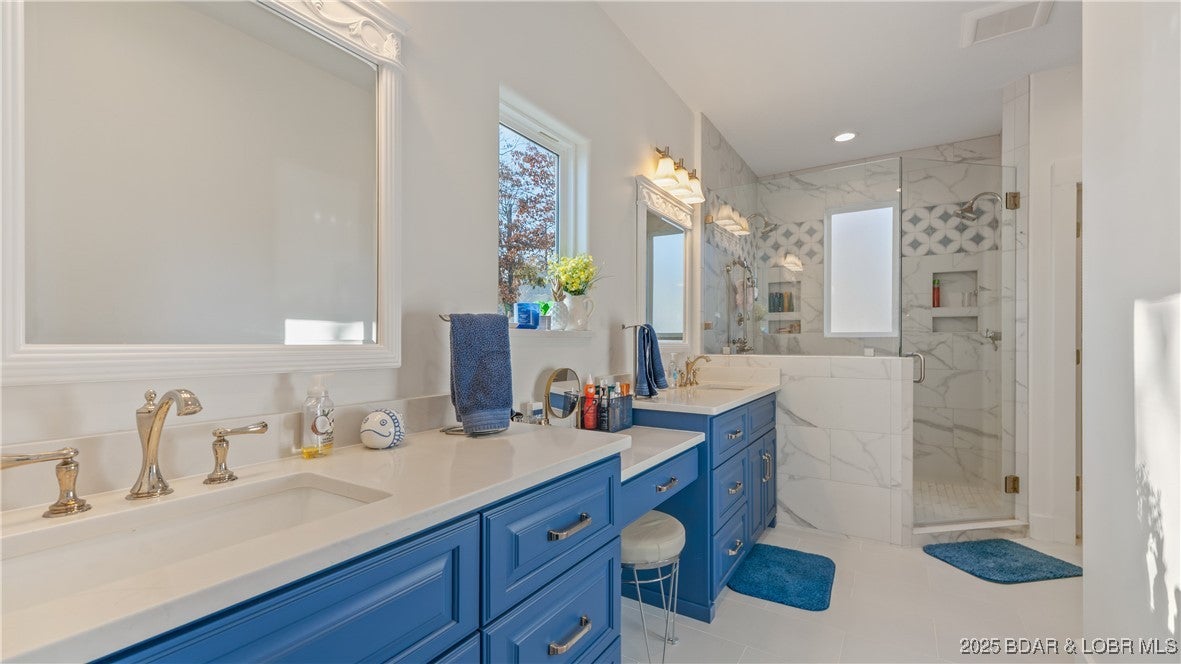 Roach, Missouri, 65787, United States, 8 Bedrooms Bedrooms, ,5 BathroomsBathrooms,Residential,Active,2007100