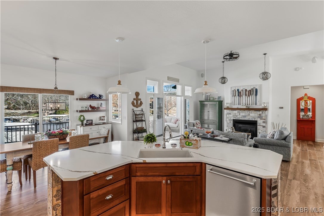 Lake Ozark, Missouri, 65049, United States, 6 Bedrooms Bedrooms, ,4 BathroomsBathrooms,Residential,Active,2006947