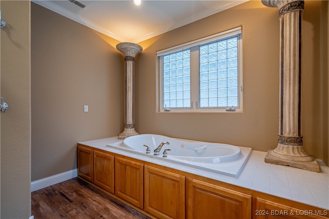 Porto Cima, Missouri, 65079, United States, ,5 BathroomsBathrooms,Residential,Active,1703312