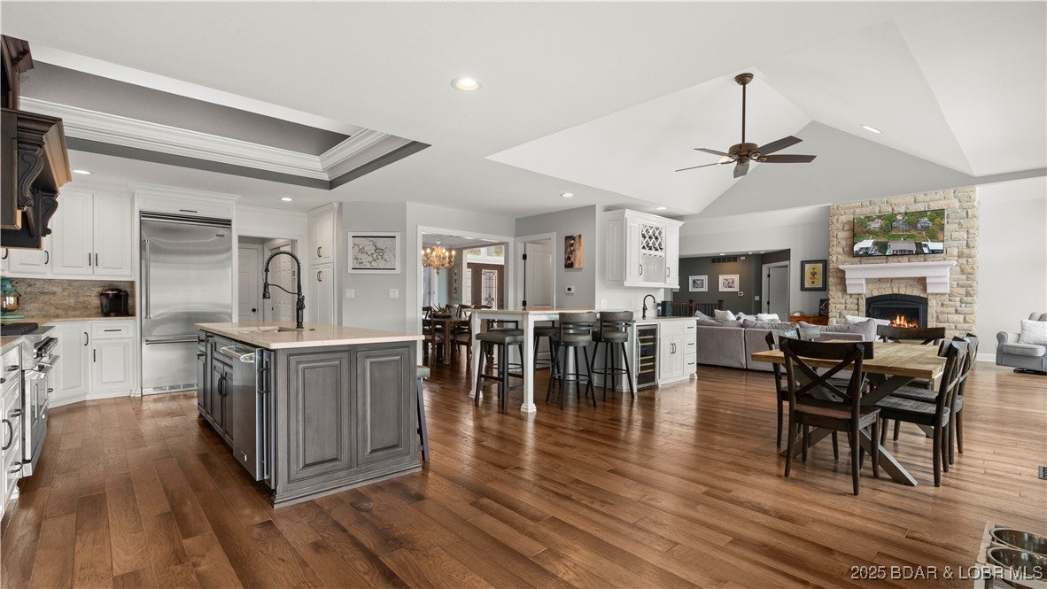 Lake Ozark, Missouri, 65049, United States, 5 Bedrooms Bedrooms, ,5 BathroomsBathrooms,Residential,Active,1968089