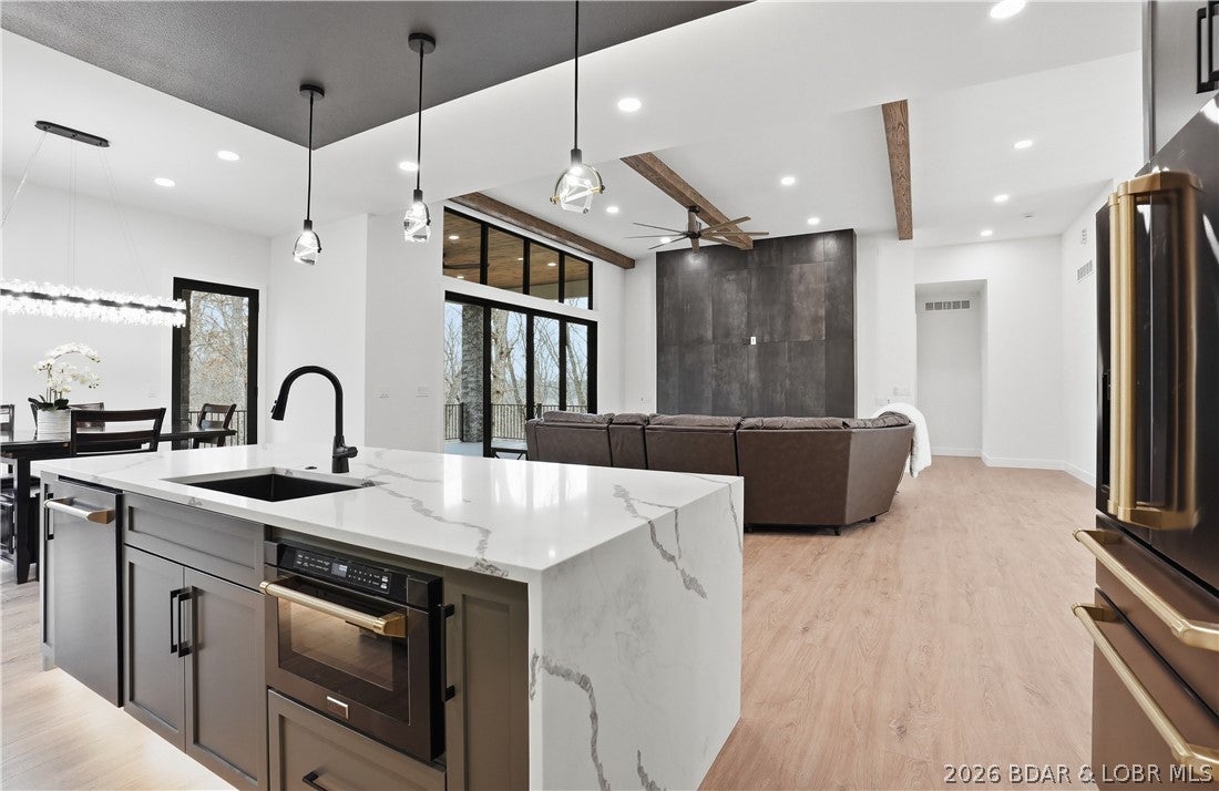 Porto Cima, Missouri, 65049, United States, 4 Bedrooms Bedrooms, ,4 BathroomsBathrooms,Residential,Active,2040222