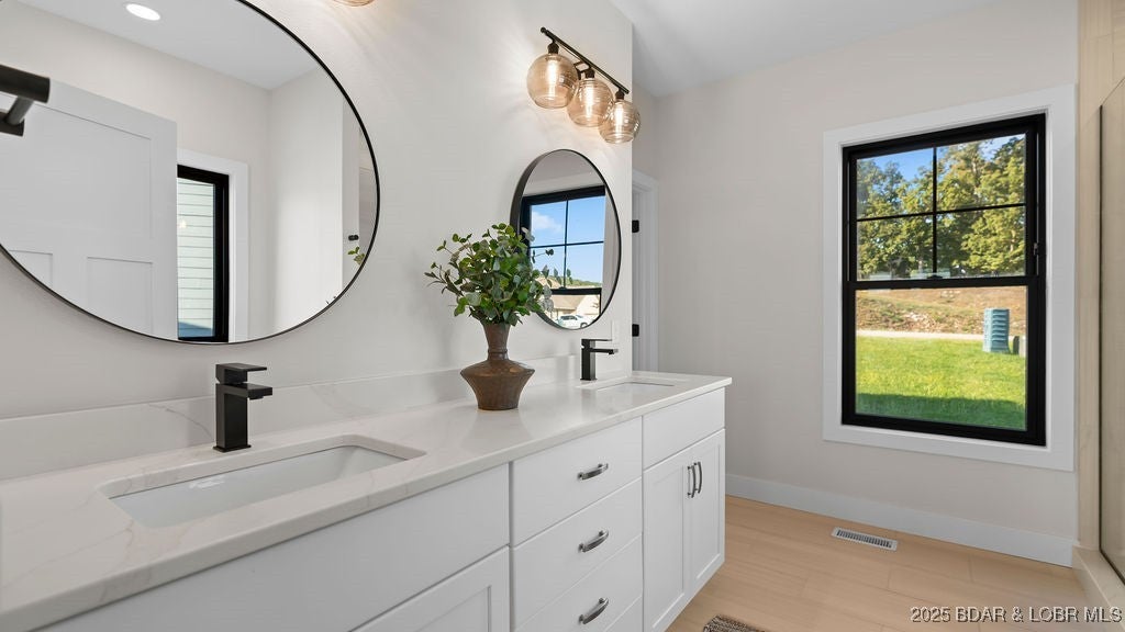 Camdenton, Missouri, 65020, United States, 4 Bedrooms Bedrooms, ,4 BathroomsBathrooms,Residential,Active,1945094