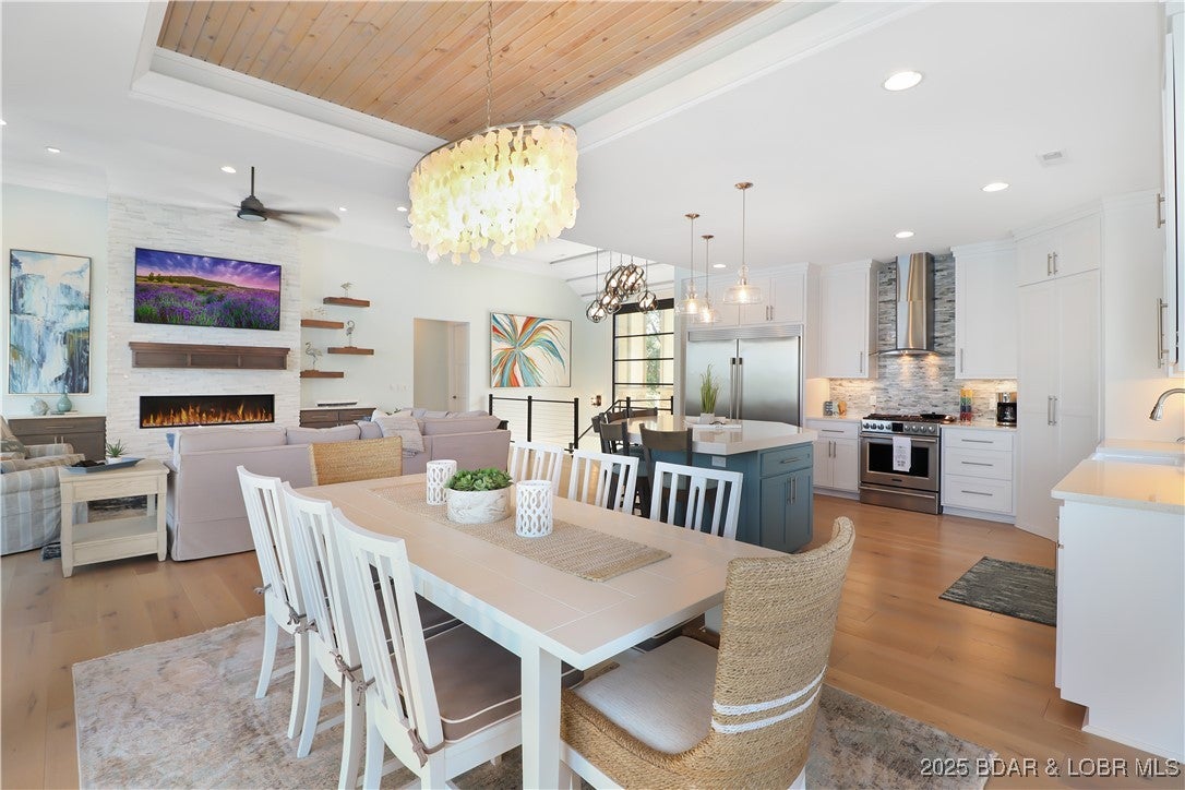 Lake Ozark, Missouri, 65049, United States, ,5 BathroomsBathrooms,Residential,Active,1734496