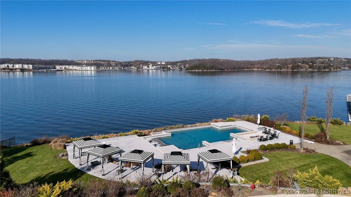 Sunrise Beach, Missouri, 65079, United States, 4 Bedrooms Bedrooms, ,5 BathroomsBathrooms,Residential,Active,2008284