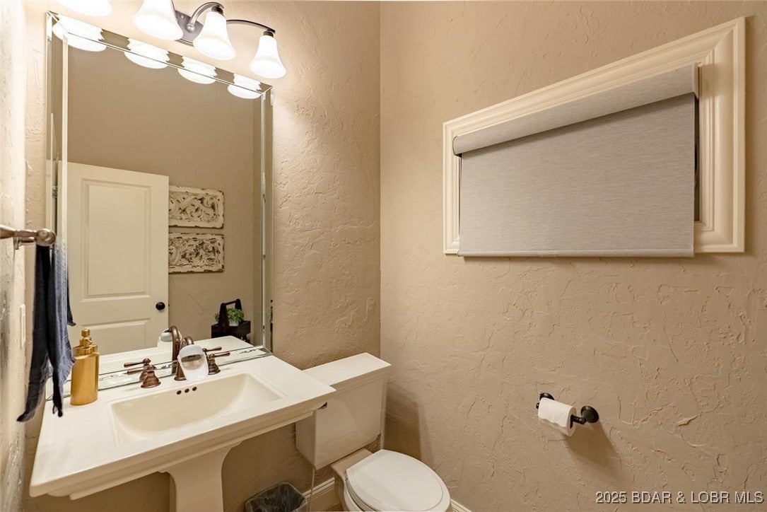 Lake Ozark, Missouri, 65049, United States, 5 Bedrooms Bedrooms, ,5 BathroomsBathrooms,Residential,Active,1990646