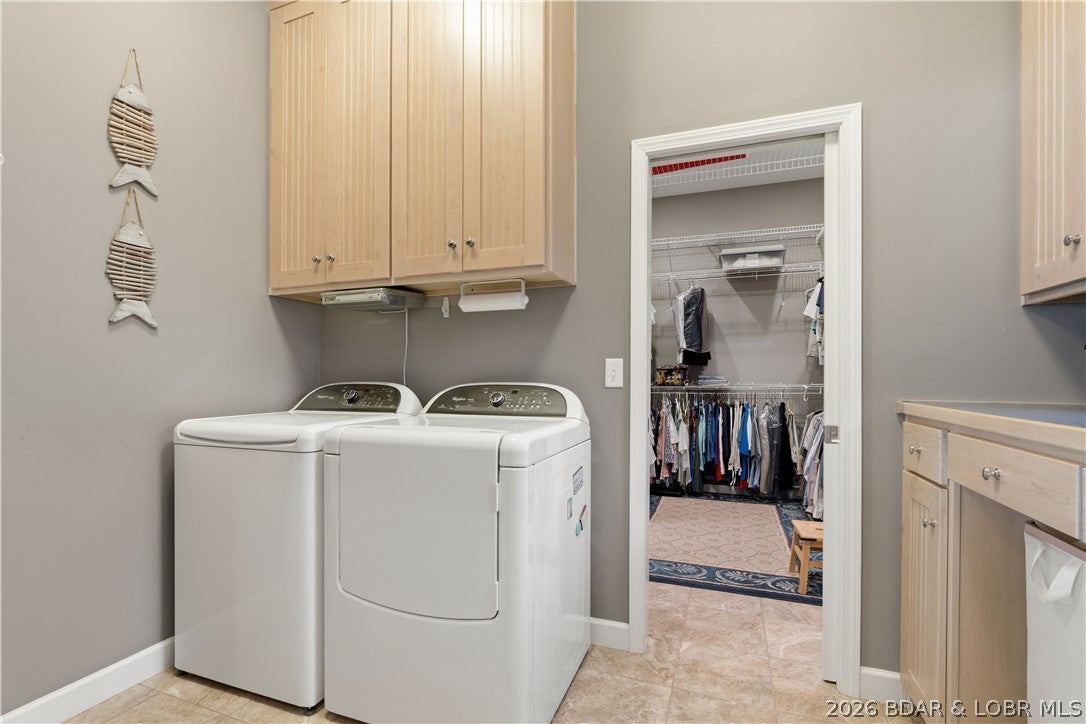 Gravois Mills, Missouri, 65037, United States, 5 Bedrooms Bedrooms, ,3 BathroomsBathrooms,Residential,Active,2032925