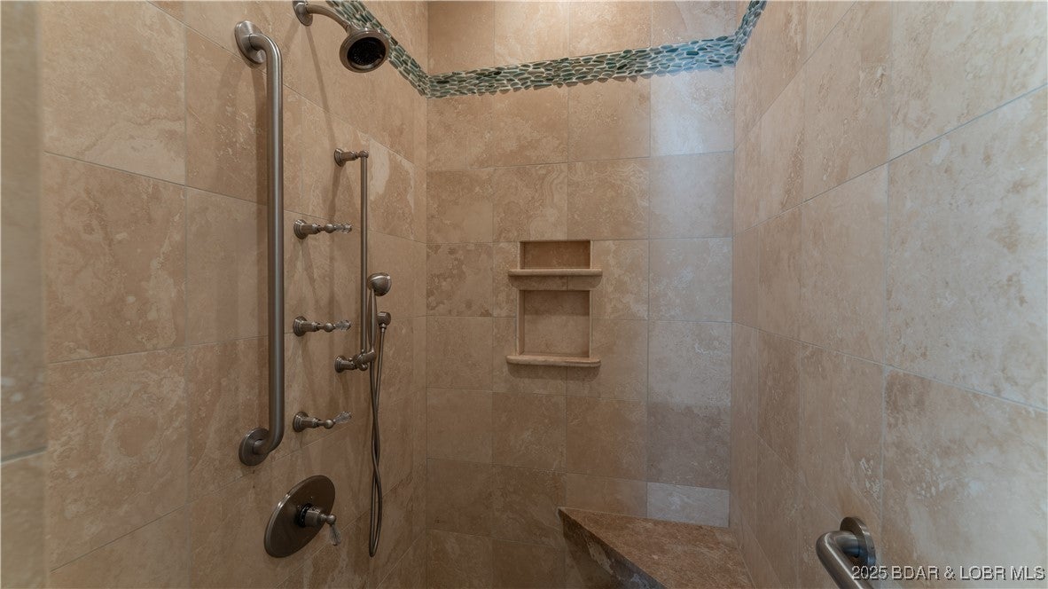 Camdenton, Missouri, 65020, United States, 5 Bedrooms Bedrooms, ,5 BathroomsBathrooms,Residential,Active,1989766